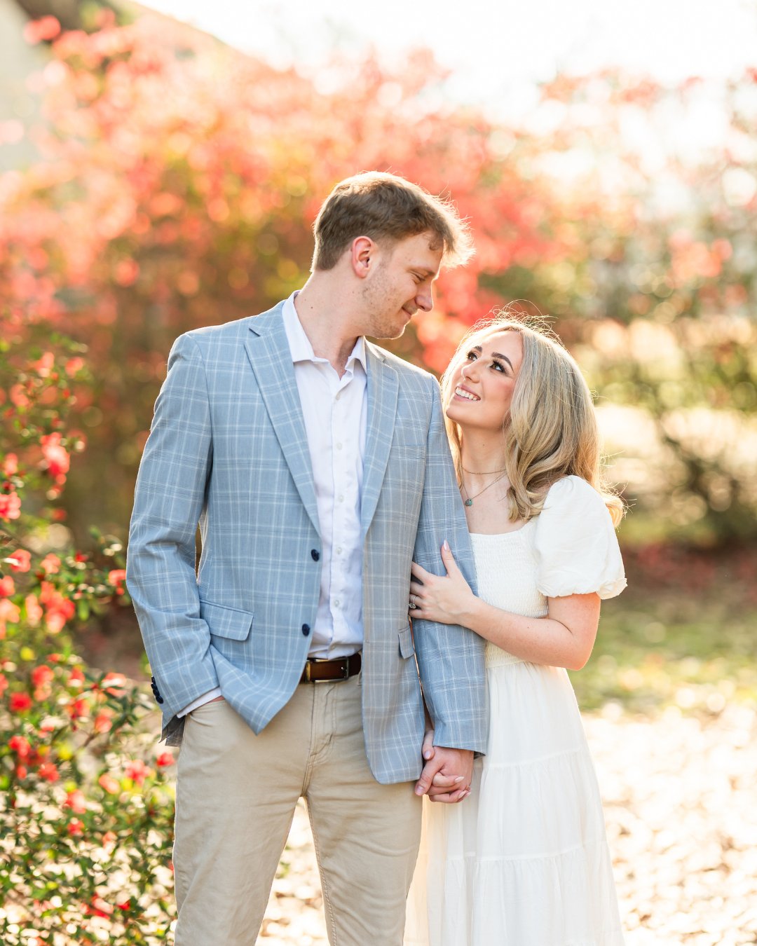 Mr. &amp; Mrs. Schwartzenburg &hearts;️&hearts;️&hearts;️

I had so much fun at Peighton and Noah's engagement session this past week!!! Cheers to the biggest day ever coming up next Spring!! 💍
.
.
.
#engagements #engagementsession #engagementportra