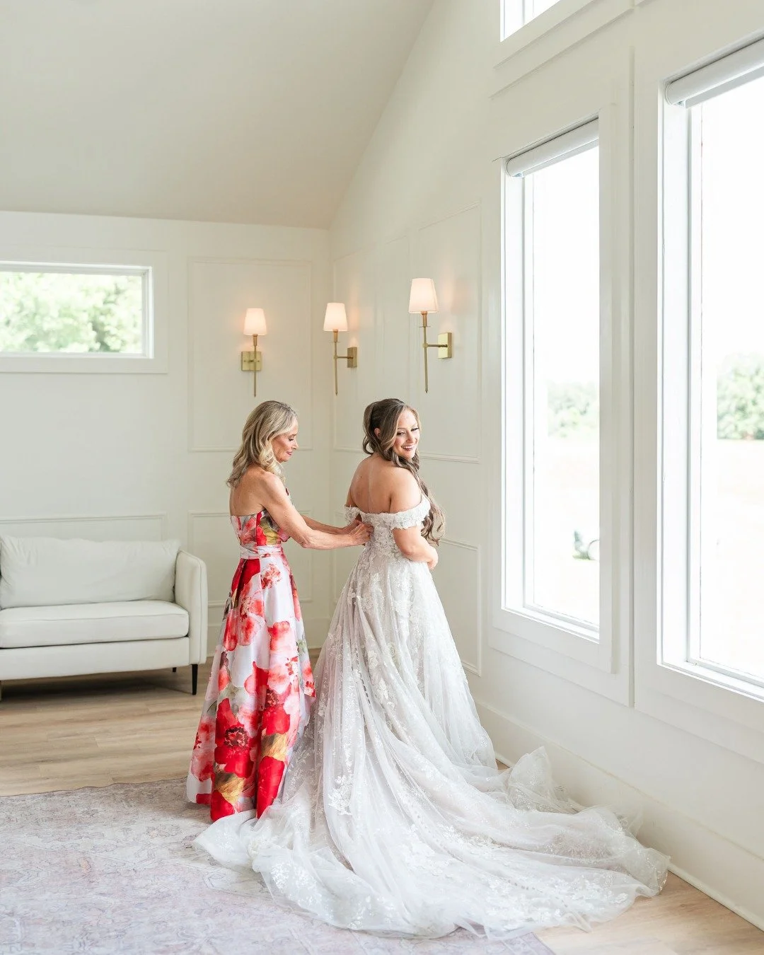 Moments with mom before you say "I Do" are some of my favorites 🥹🫶

Opening up my spring wedding season a week from today and I CANNOT WAIT!!!!!!!!
.
.
.
#rachaelbphotographybr #weddingphotographer #louisianaphotographer #batonrougephotog