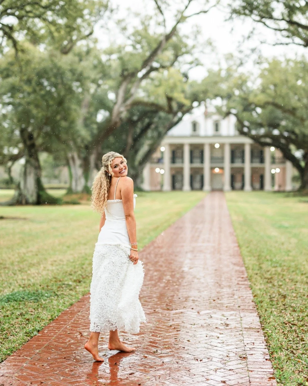 Ava | Class of 2026 &hearts;️🎓

Who knew dancing in the rain could be so much FUN?!?!? Seriously had a blast in the rain yesterday with this beauty! 
.
.
. 
#senior #seniorportraits #seniorsession #batonrougephotographer #seniorphotographer