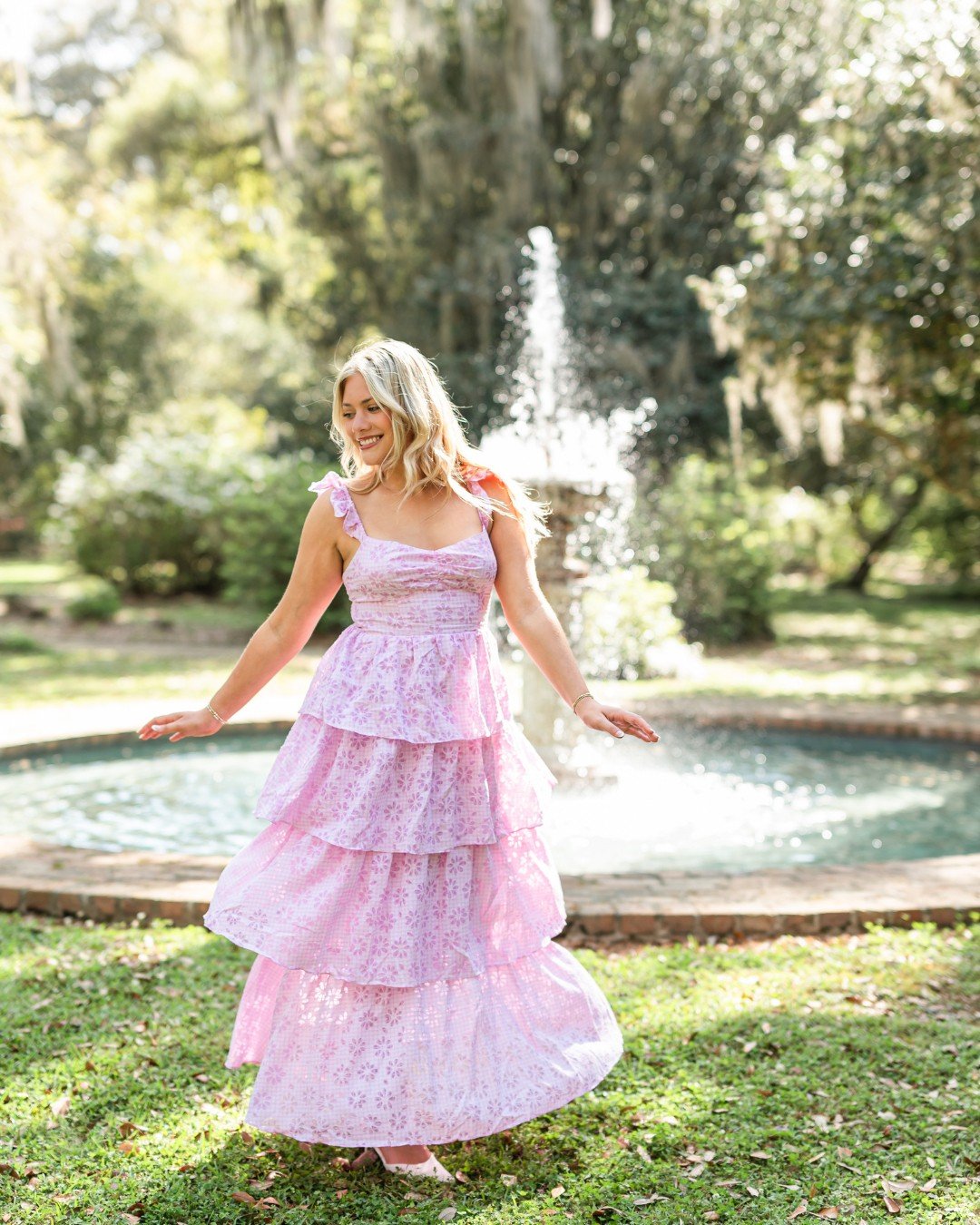 Clara | Class of 2026 &hearts;️🎓

Livinnngggg for these beautiful days with the cutest seniors in front of my camera!!!! 
.
.
. 
#senior #seniorportraits #seniorsession #batonrougephotographer #seniorphotographer