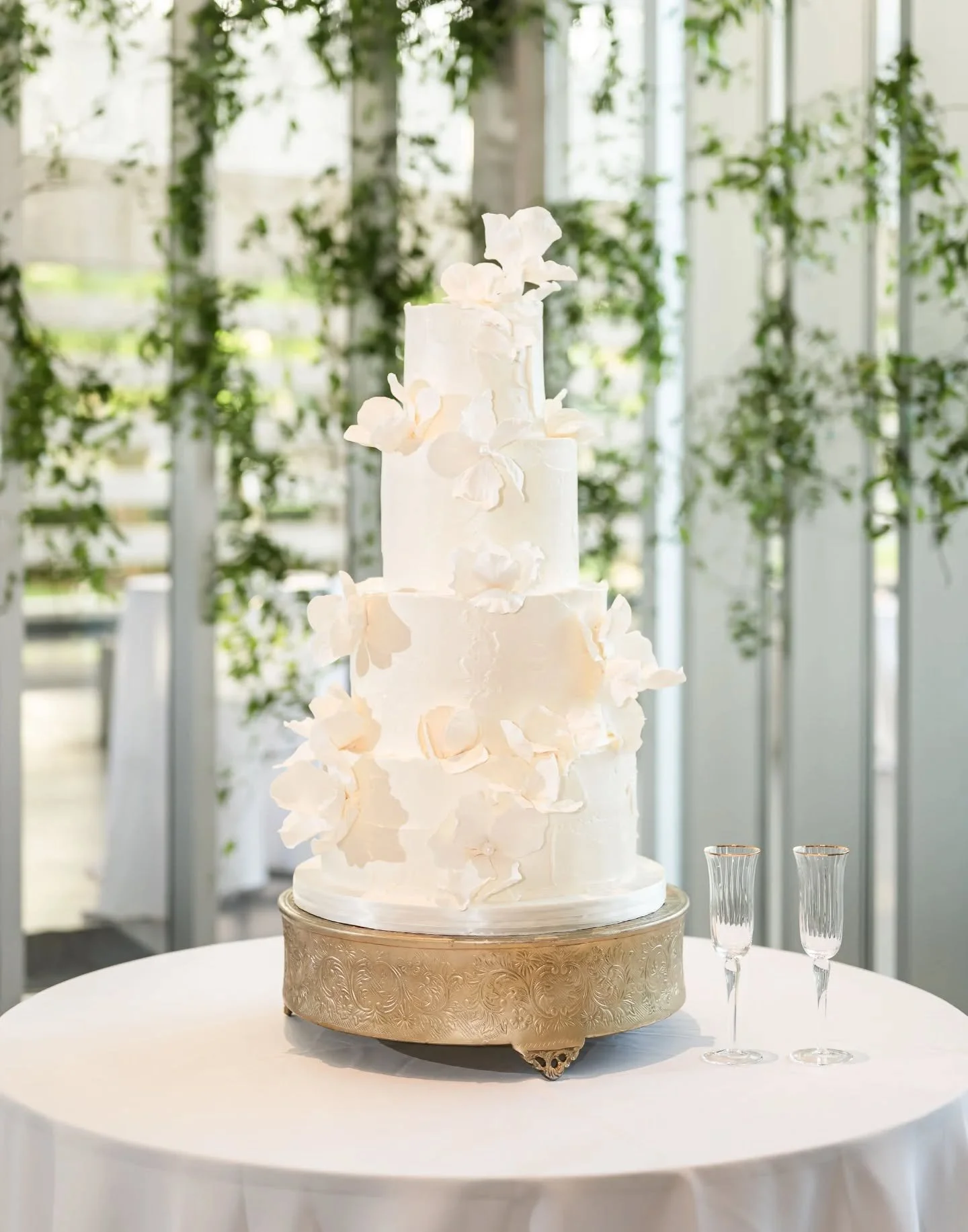 A few details from Friday's wedding because why not?!?! 😍😍

Photographer: @rachaelbphotographybr
Second photographer: @breannefryephotography 
Coordinator: @simplydone_events
Bakery: @sweet_stirrings 
Rentals: Geaux Big Entertainment 
Flowers: The 