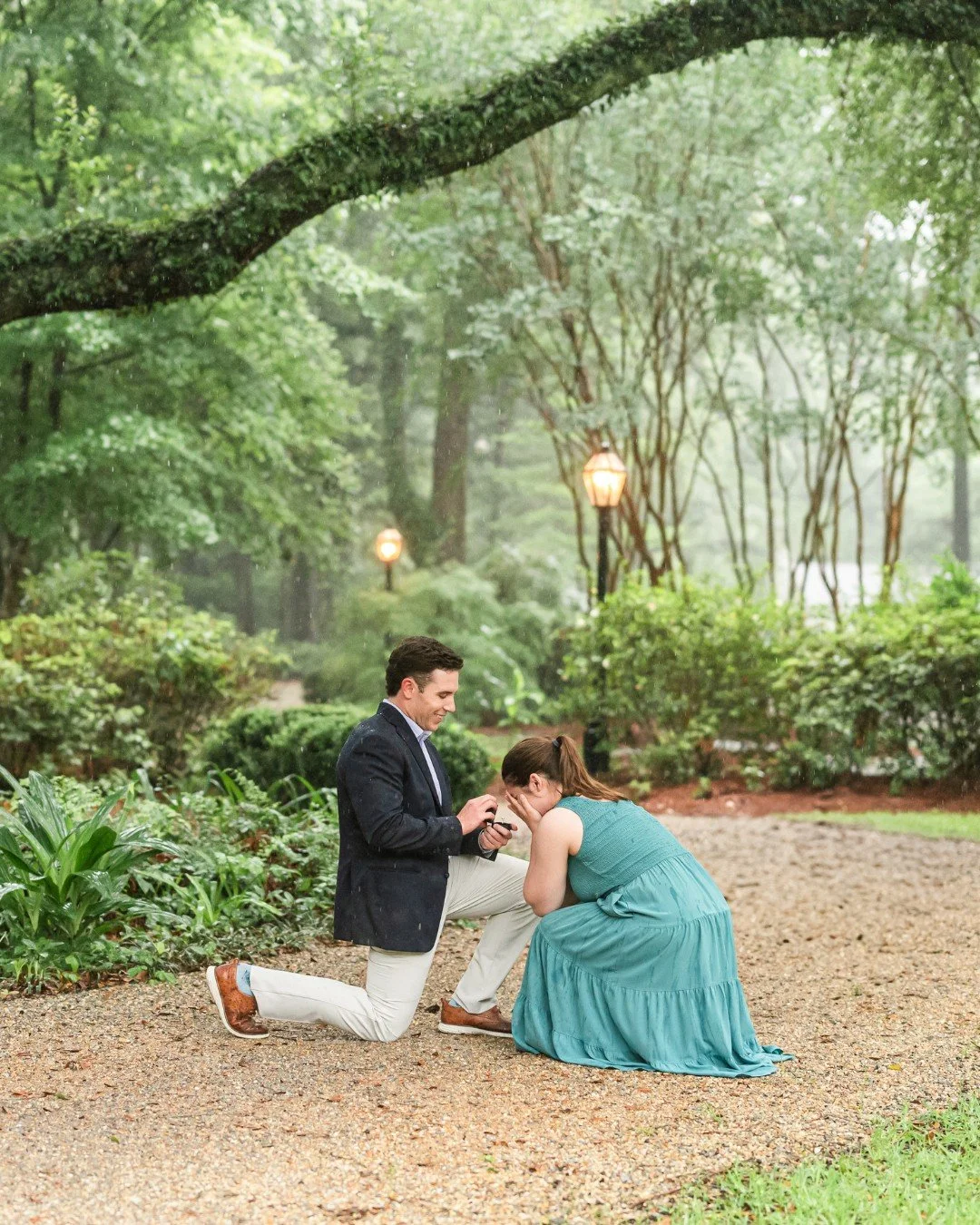 Come rain or shine... obviouuuusssllyyyy she said YAASSSSS!!! 

Rachel and Jackson are ENGAGED!! I have truly been waiting for this day for a while now, and I'm honored that I got the call to be in on the surprise!! The rain pouuurrrreeedddd right as