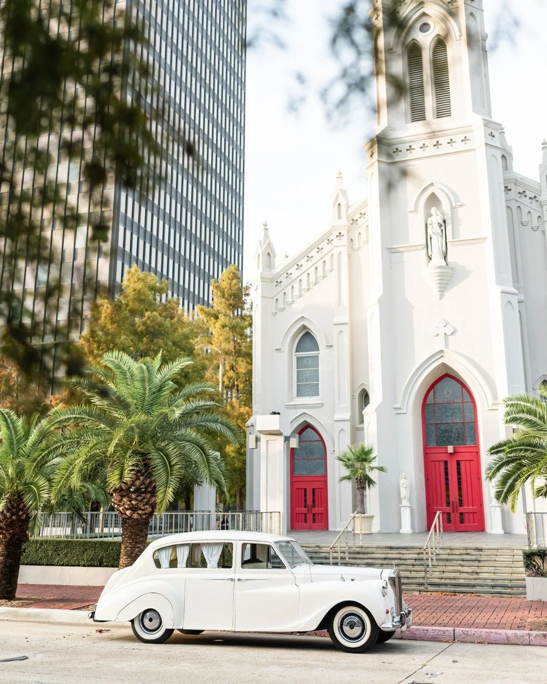 Heading downtown today for two sessions, so figured I'd throw it back to this gorgeous wedding day I second shot for @breannefryephotography <3