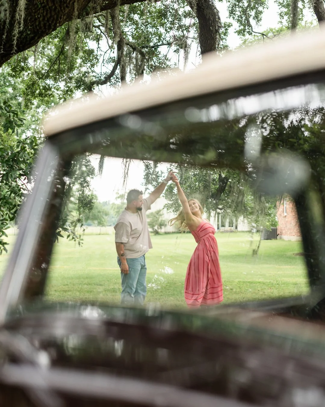Can we have a car at every engagement session?!?! Please and thank youuuuuu <3
.
.
. 
#engagements #engagementsession #engagementportraits #batonrougephotographer #weddingphotographer