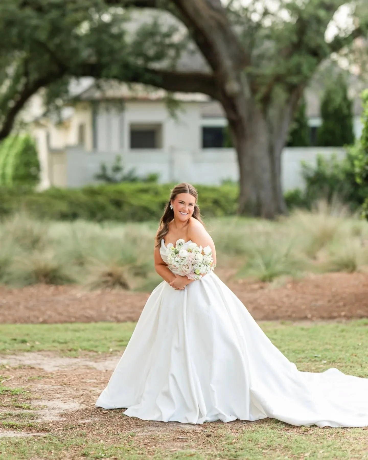 Mrs. Schilleci!!!!!!!!!! 🫶🫶🫶

I have no words besides saying... Yesterday was PERFECTION 😭😭😭😭 Let's do it again! 

Can't wait to share from their big day 🩷

Photographer: @rachaelbphotographybr
Coordinator - Amanda Hixon @lovelyocassions.la 
