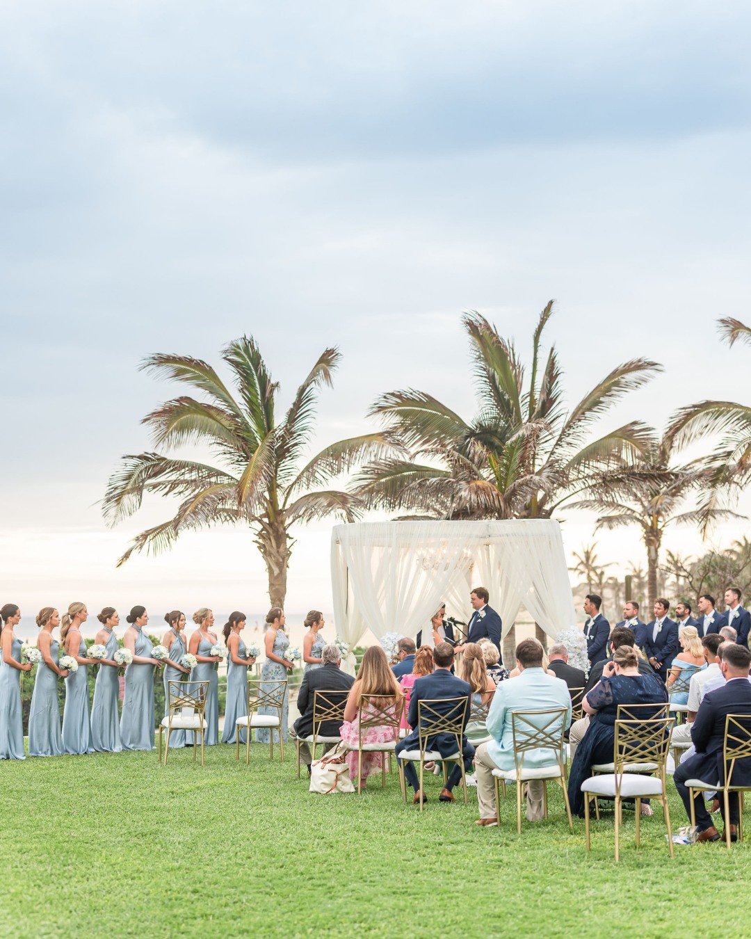 Throwback to this gorgeous destination wedding in Cabo! Take me bacccckkkkkk!