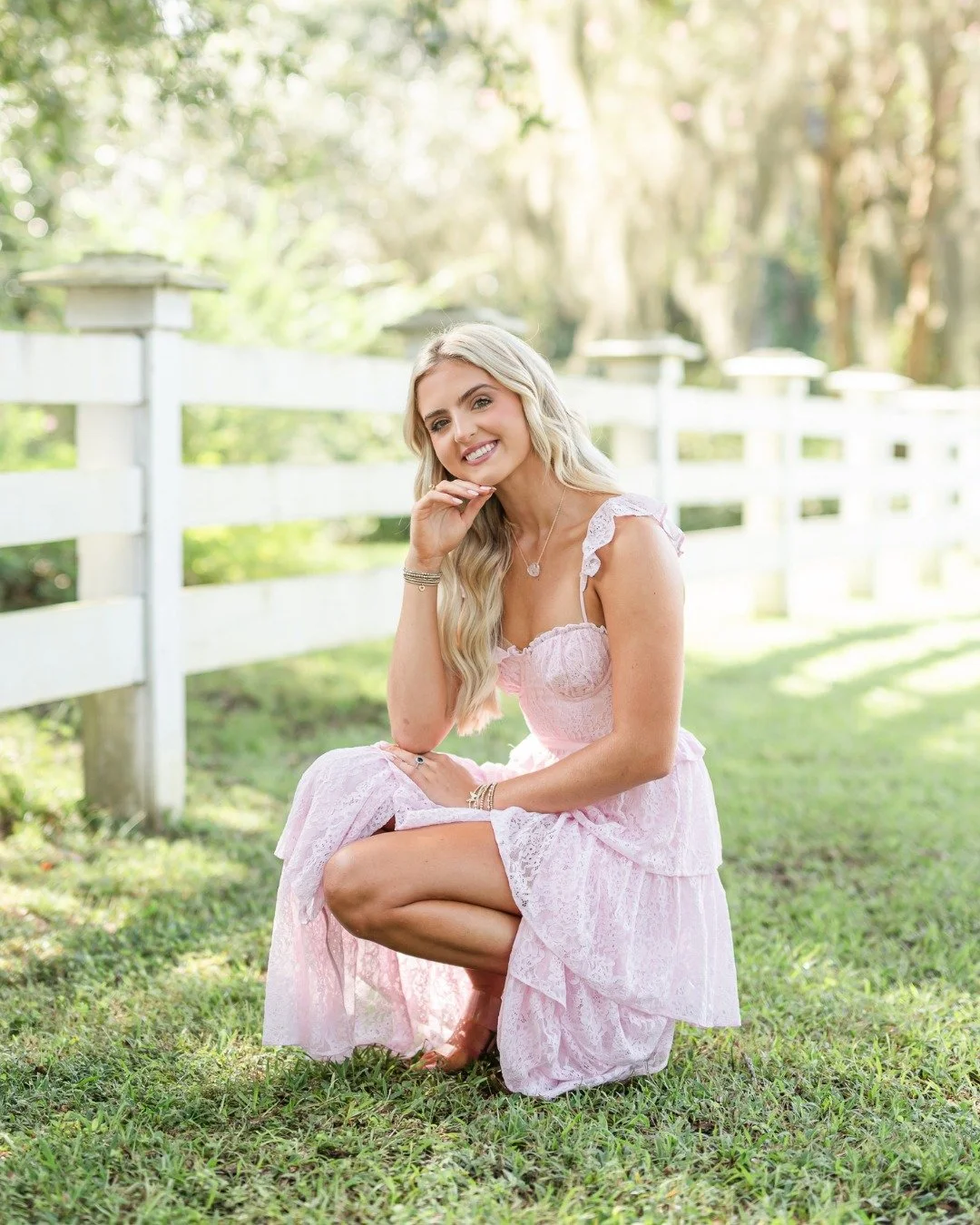 This gorgeouuussss birthday girl graced my camera this morning, and AHHHHH it was so much fun! 

Can't wait for all my upcoming seniors this season! 🎓 ✨