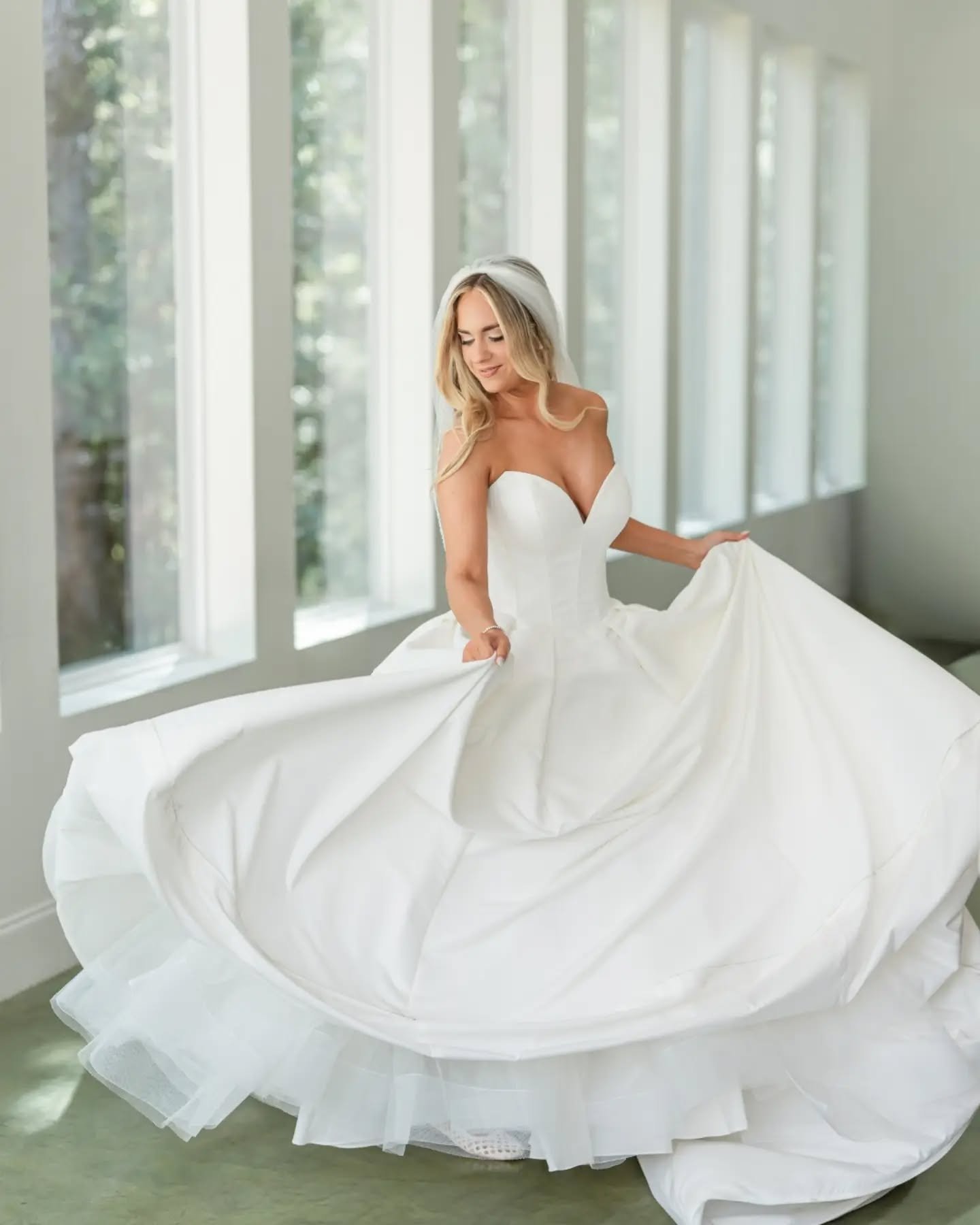 Mrs. Faler 😍🤍

Holy smokes. Savannah is a married womannnnnn!!!!! Yesterday truly was so perfect, and I'm so excited to share the magic of their day! 🥲🥹 

Photographer: @rachaelbphotographybr
Venue: @strawberrymanorevents
Makeup/spraytans: @glow.