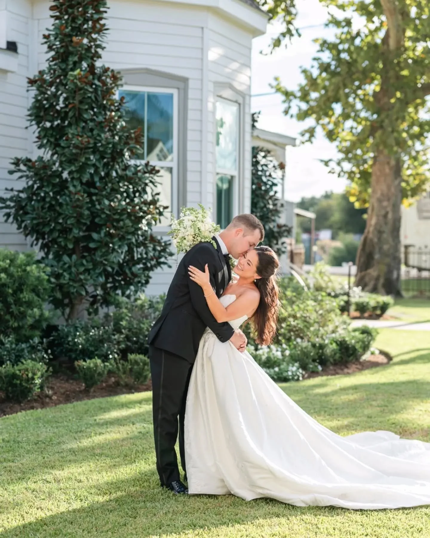 Mr. &amp; Mrs. Roussel | 10.9.26 ❤️

One week since the best day EVER and I'm still not over it 😍😍 

Photography: @rachaelbphotographybr 
Second Photographer: @chelseyconstanziphotographyy
Day of coordinator- @ladylikebr 
Content- @momentsmatter_me