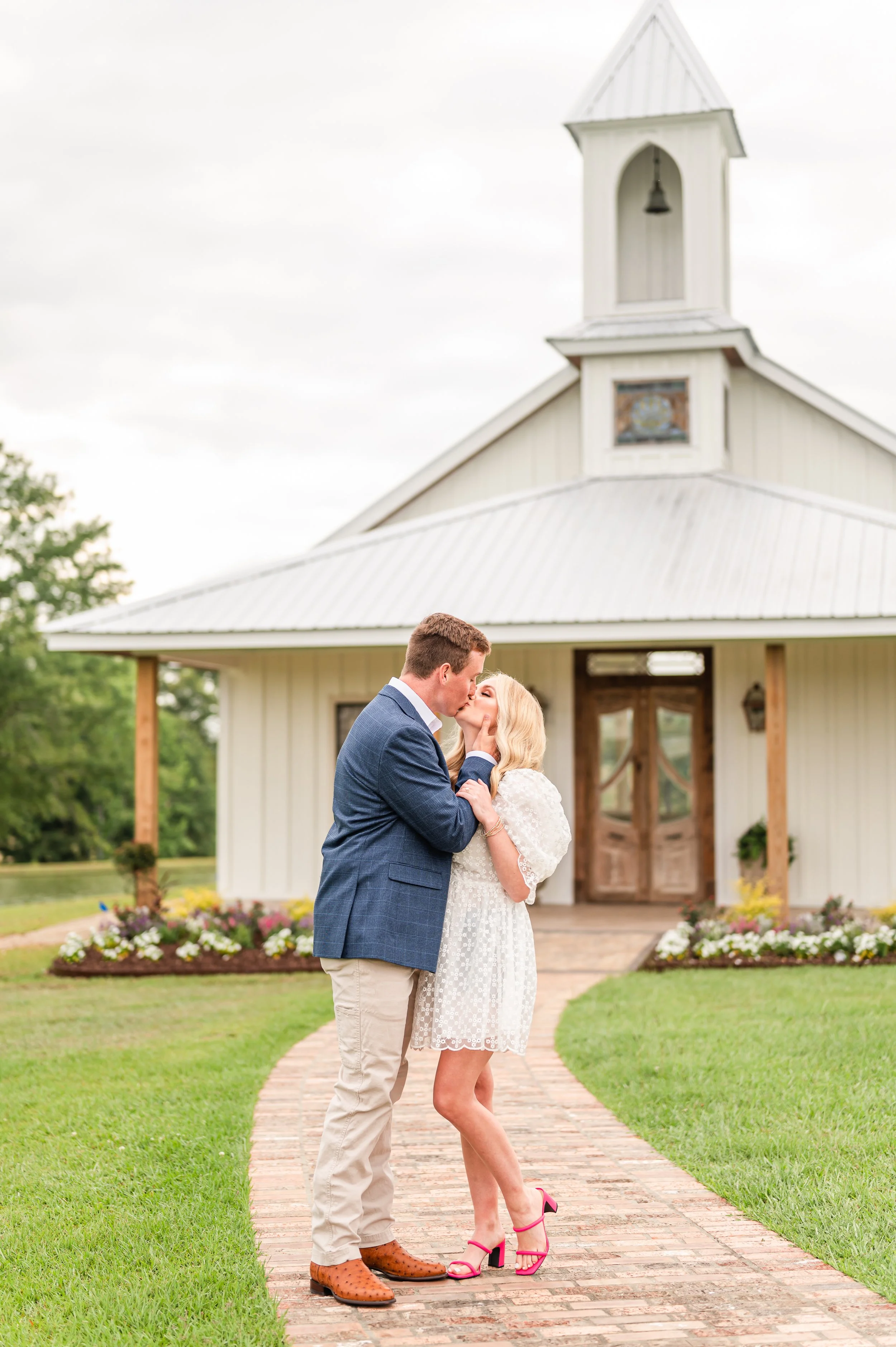 White_Magnolia_Engagement3.jpg