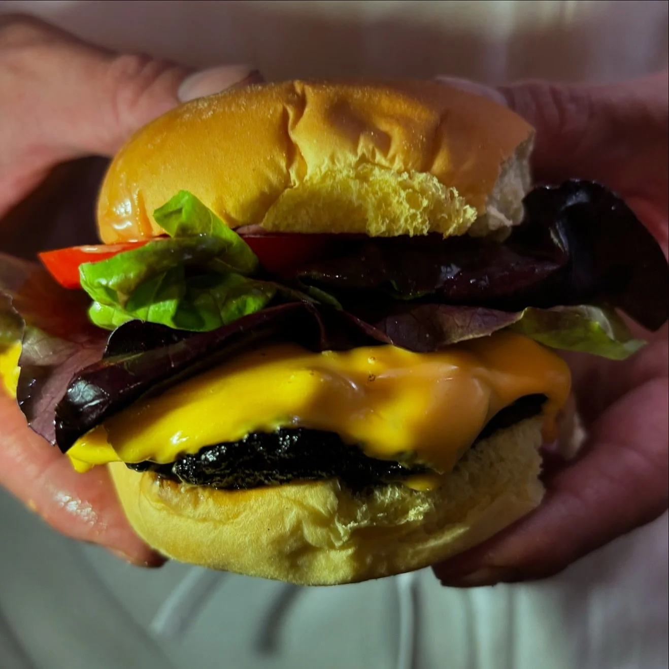 OPEN ON SUNDAY! 
With special guest &mdash; the Pad Grapao Smash Burger 
Here today, gone tomorrow 🍔 
12-8pm in ☀️ @buelltonca