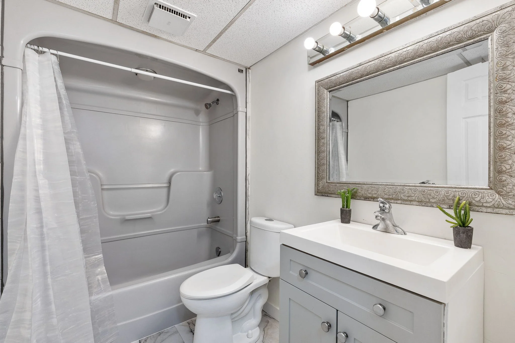 211 Kirkbridge Dr - Interior-34.jpg