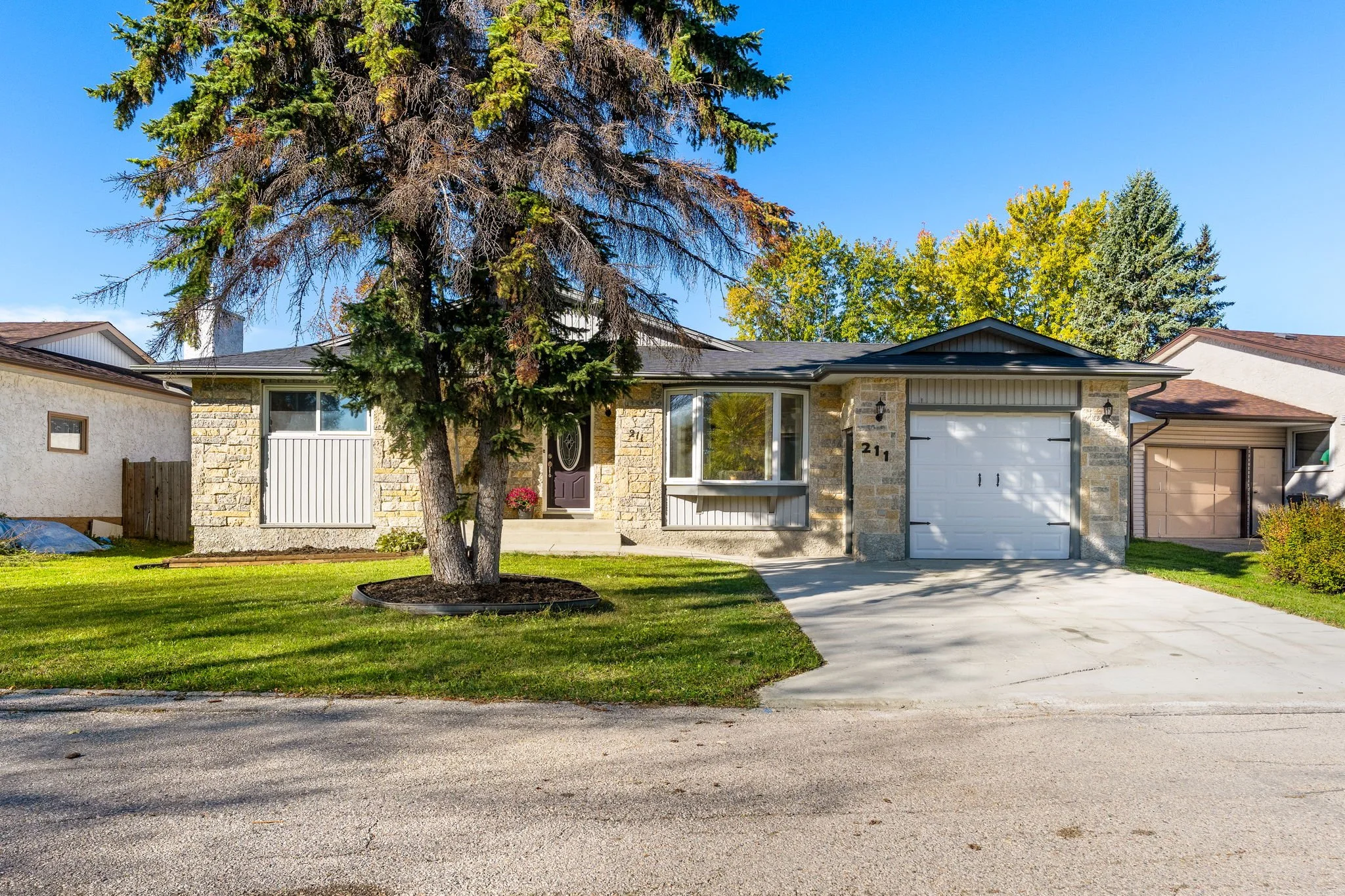 211 Kirkbridge Dr - Exterior-2.jpg