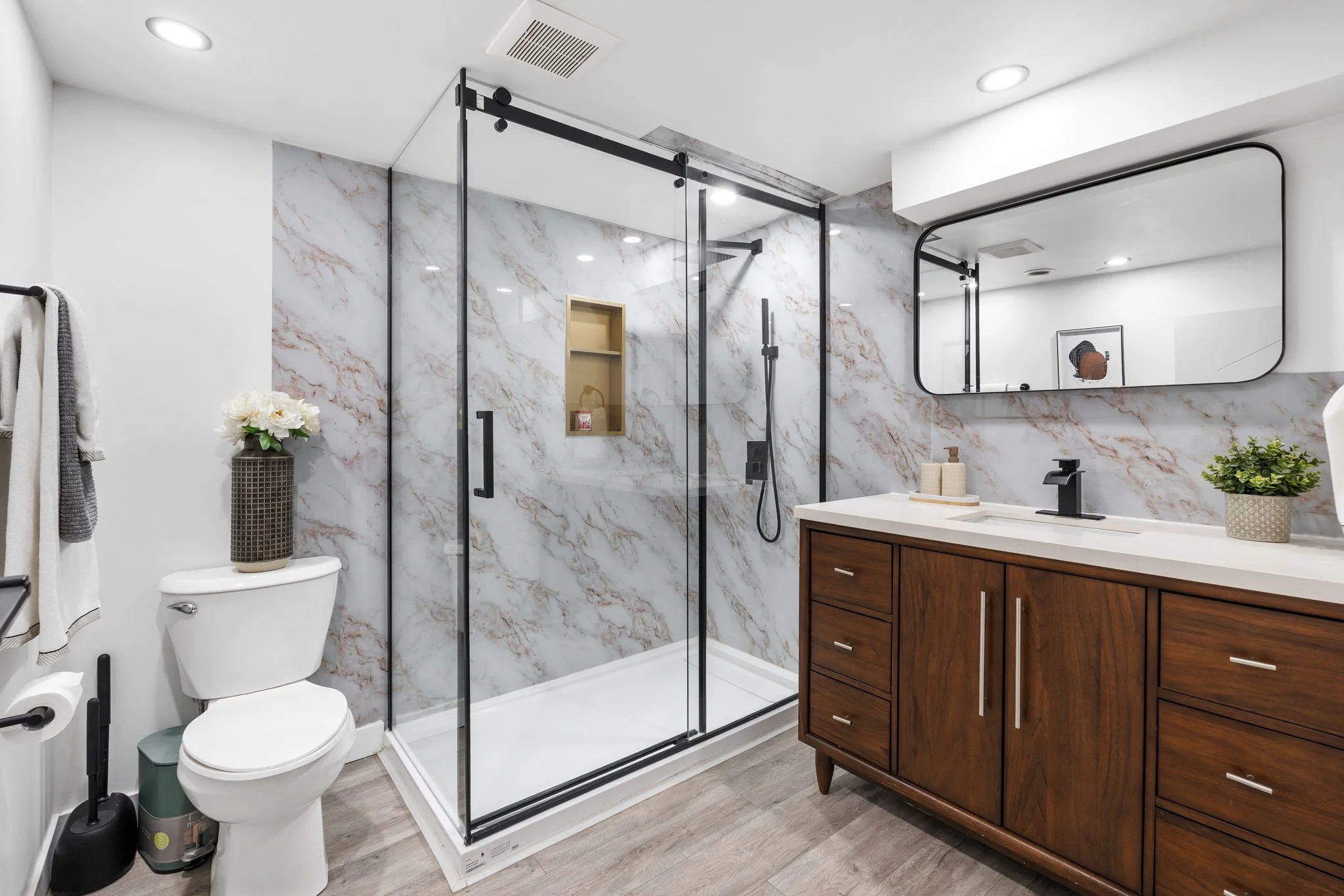 566 Cambridge St - Interior-25.jpg