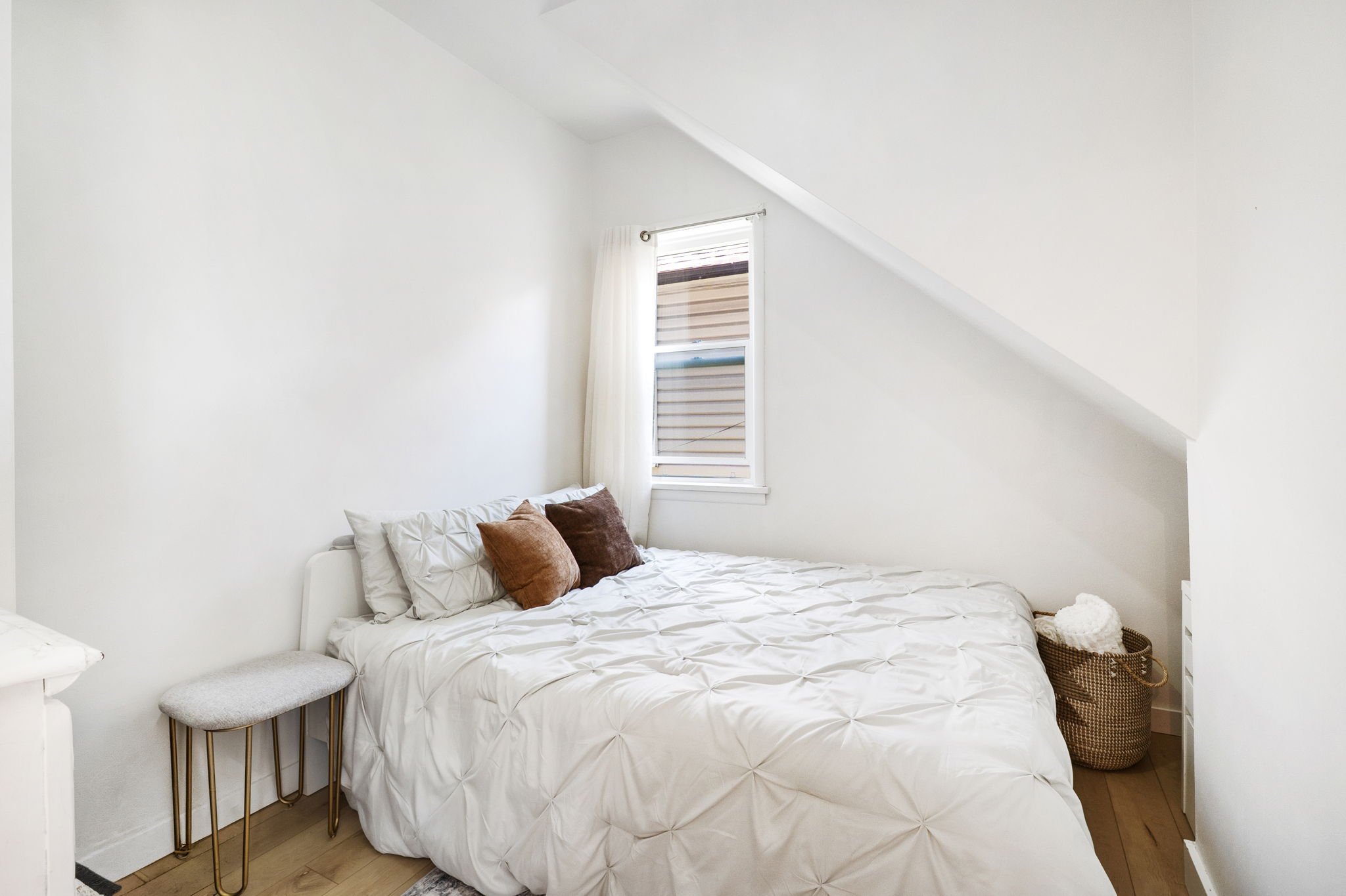 177 Gordon Ave - Interior-13.jpg