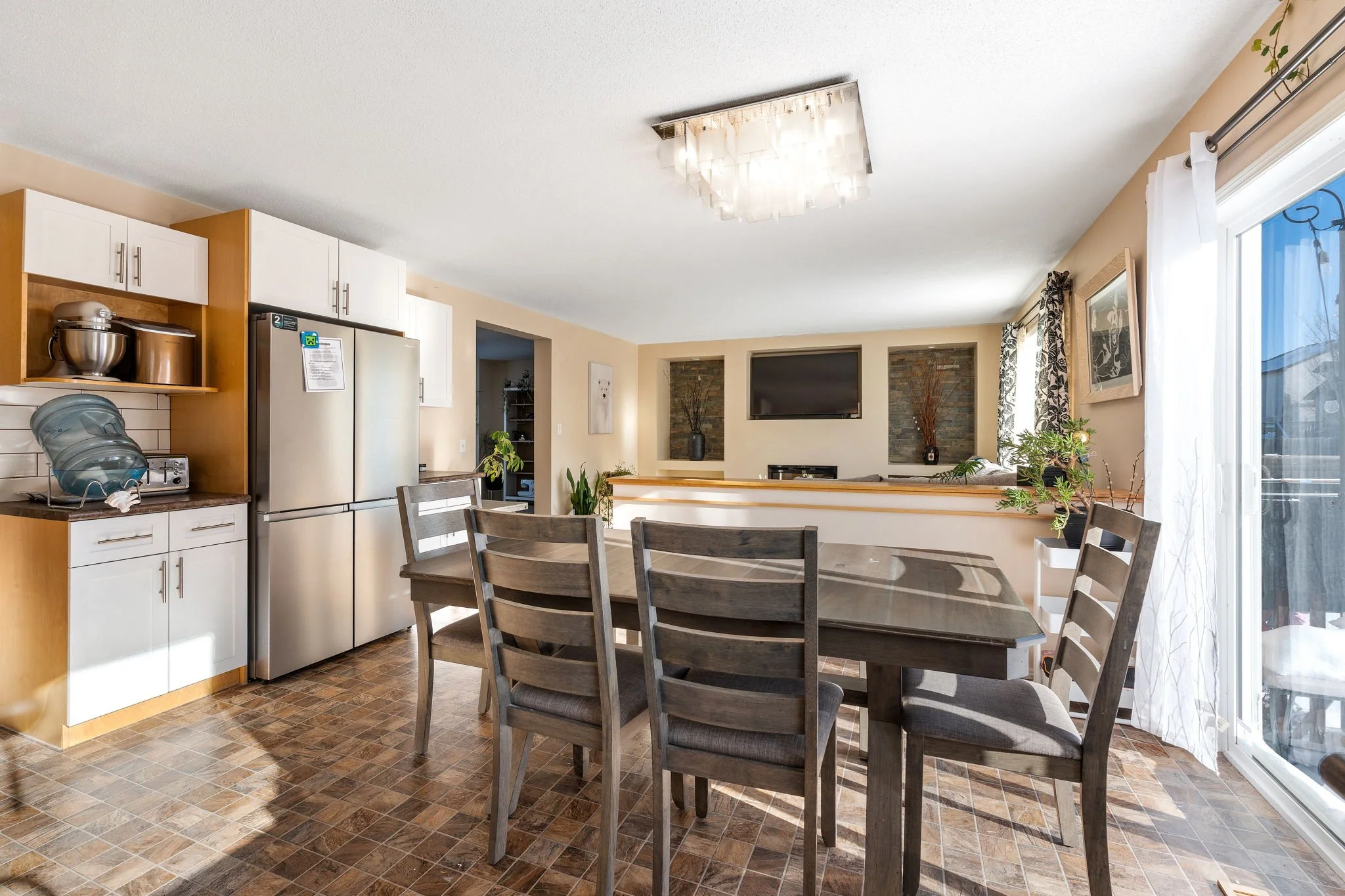 92 Blumm Cres - Interior-12.jpg