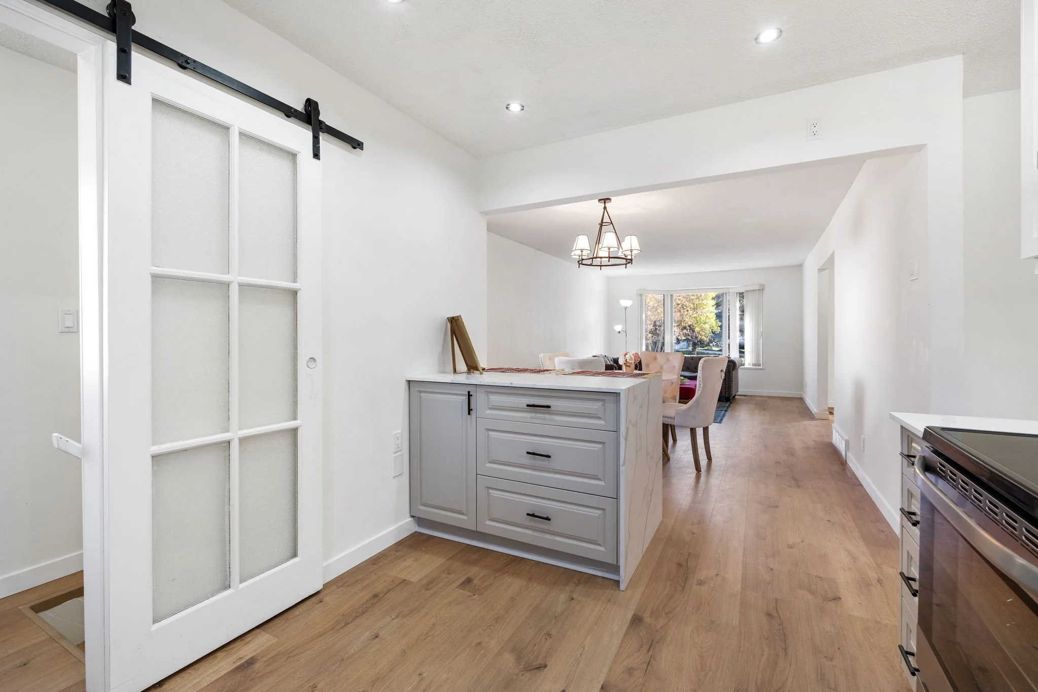 211 Kirkbridge Dr - Interior-11.jpg