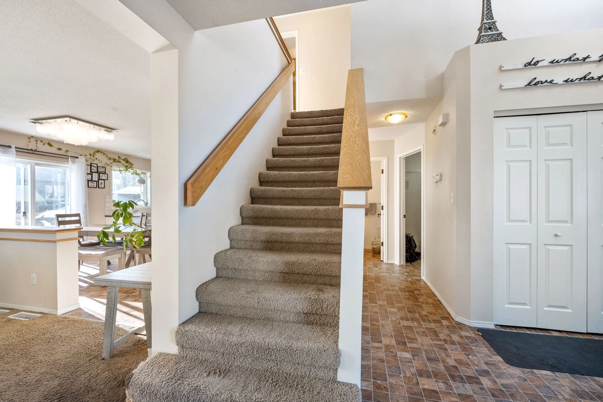 92 Blumm Cres - Interior-15.jpg