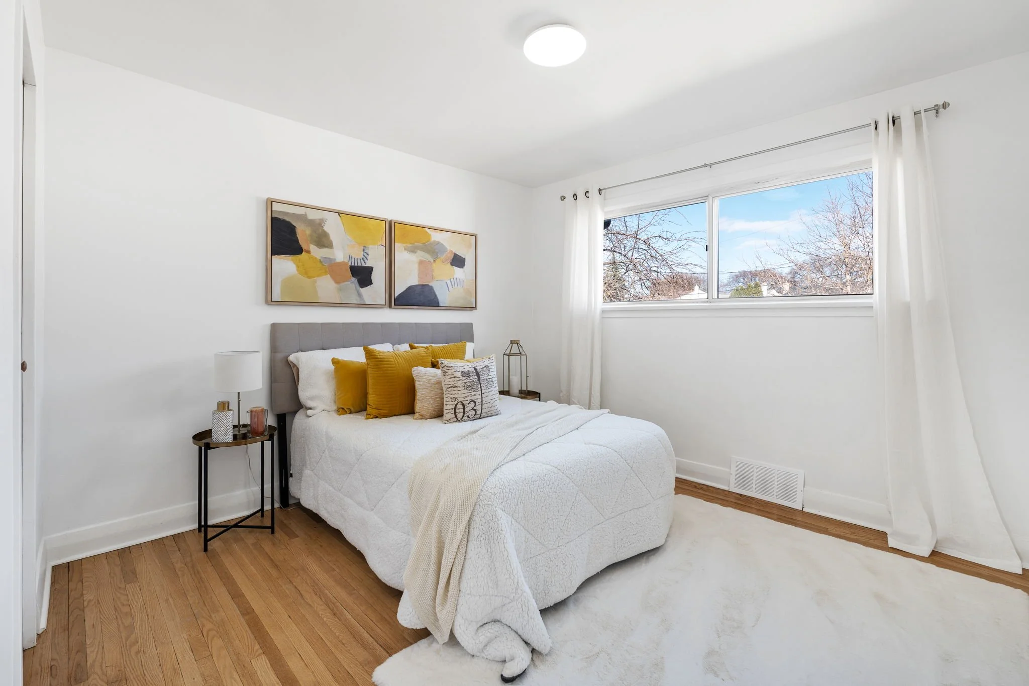 566 Cambridge St - Interior-15.jpg