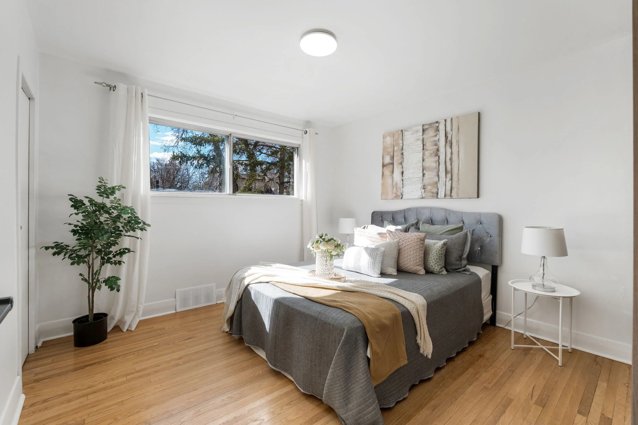 566 Cambridge St - Interior-16.jpg
