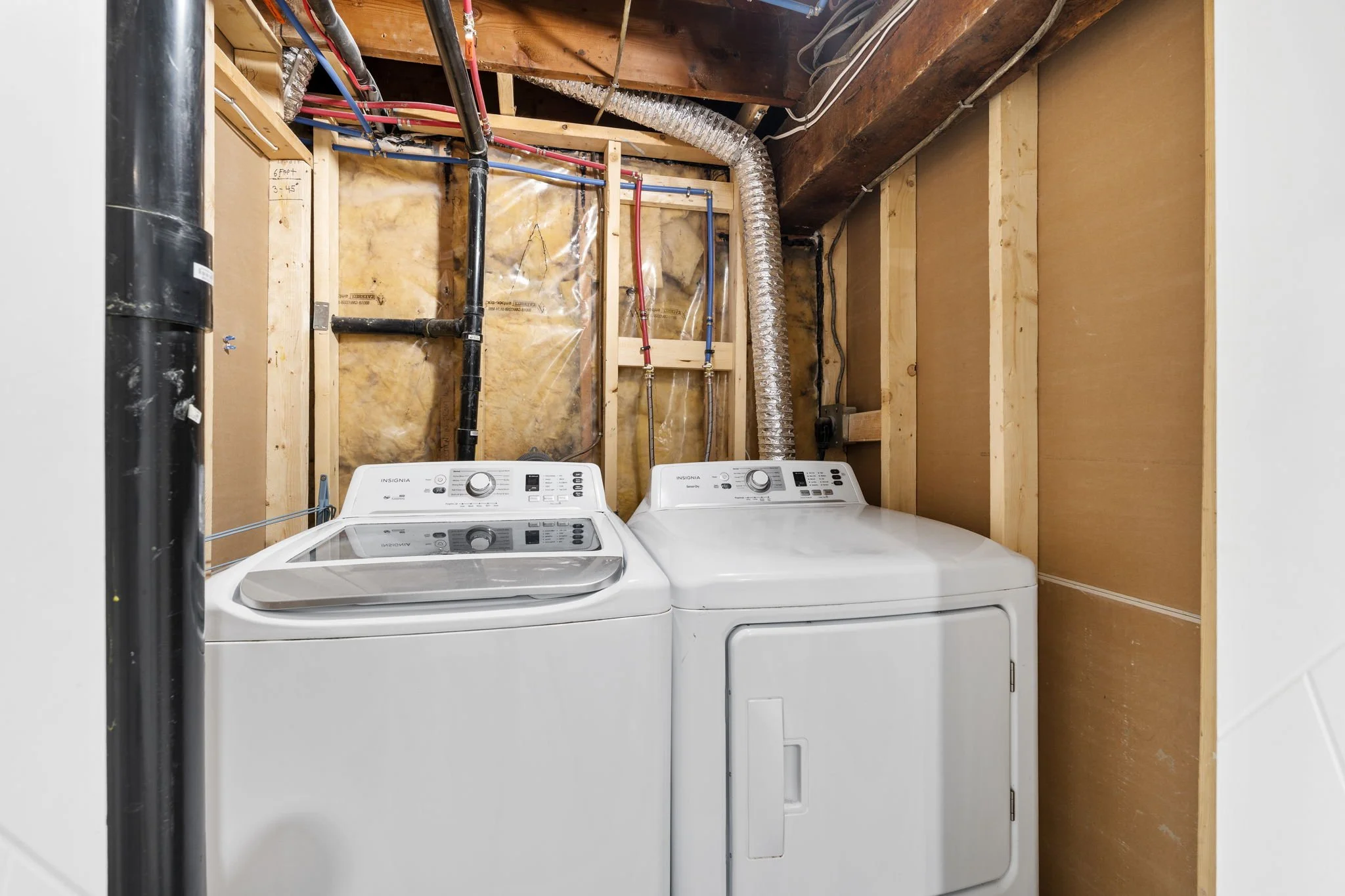 566 Cambridge St - Interior-27.jpg