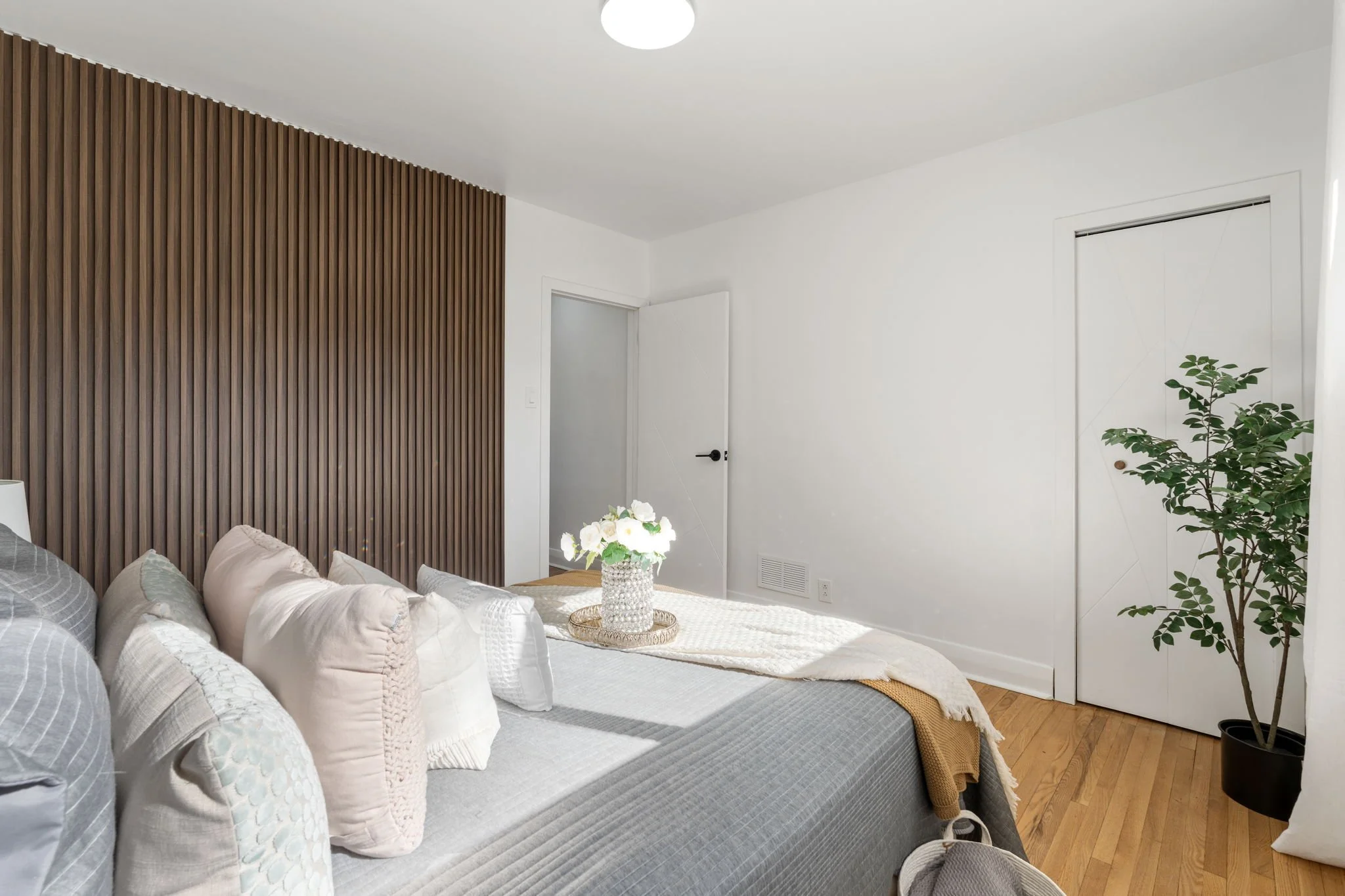 566 Cambridge St - Interior-17.jpg