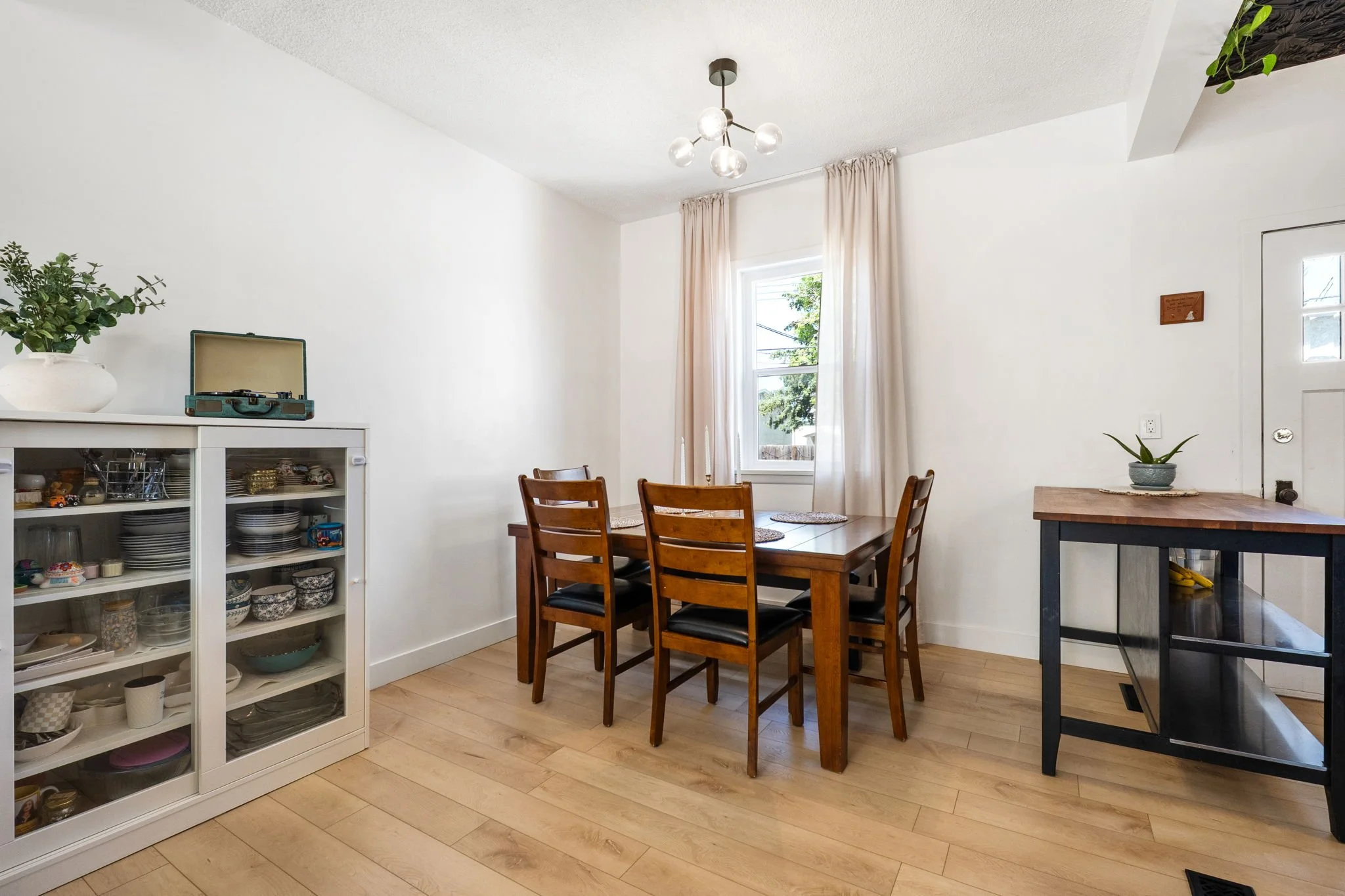177 Gordon Ave - Interior-6.jpg