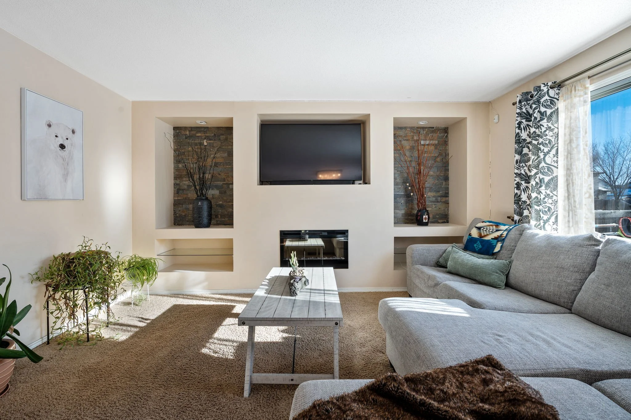 92 Blumm Cres - Interior-5.jpg