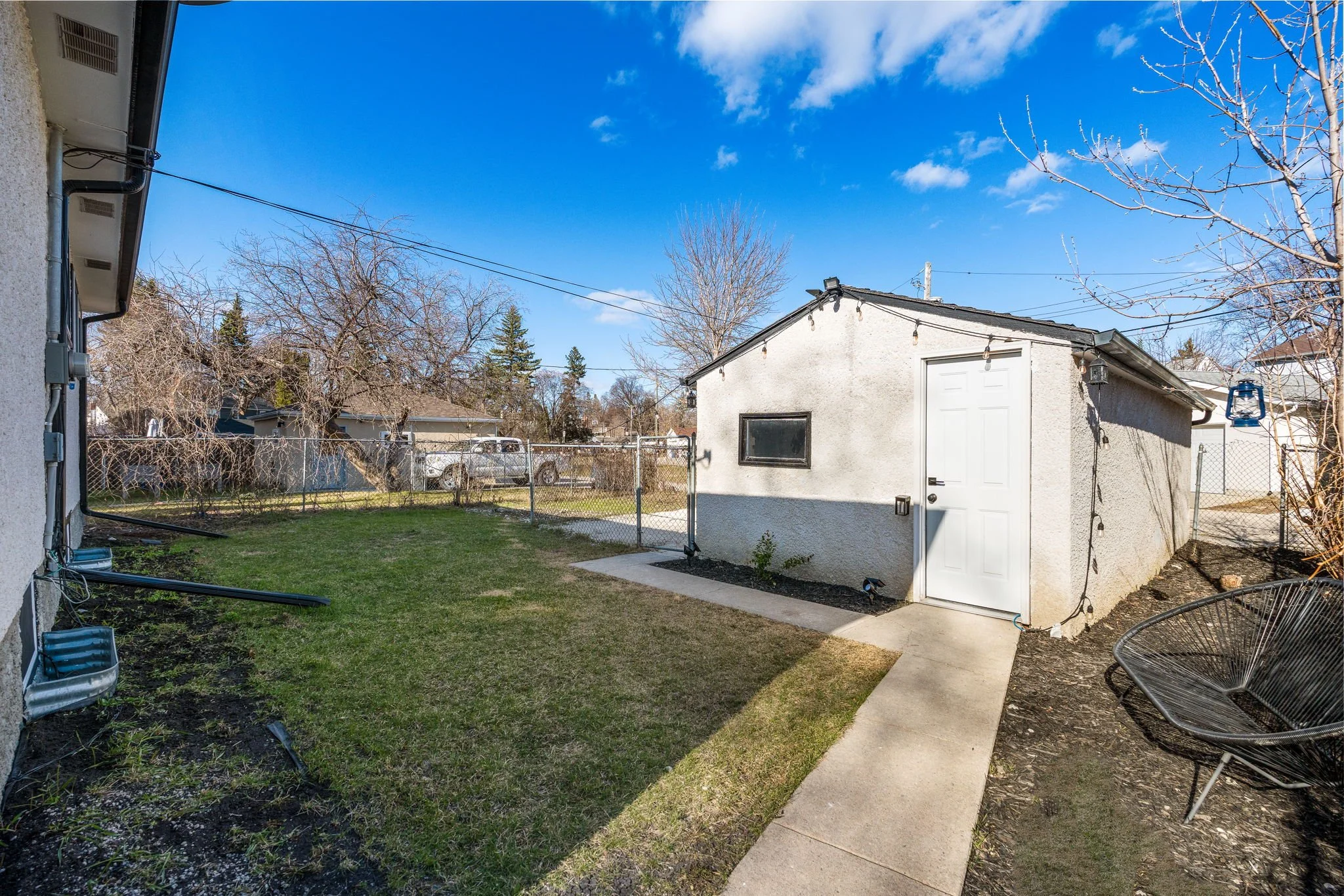 566 Cambridge St - Exterior-3.jpg