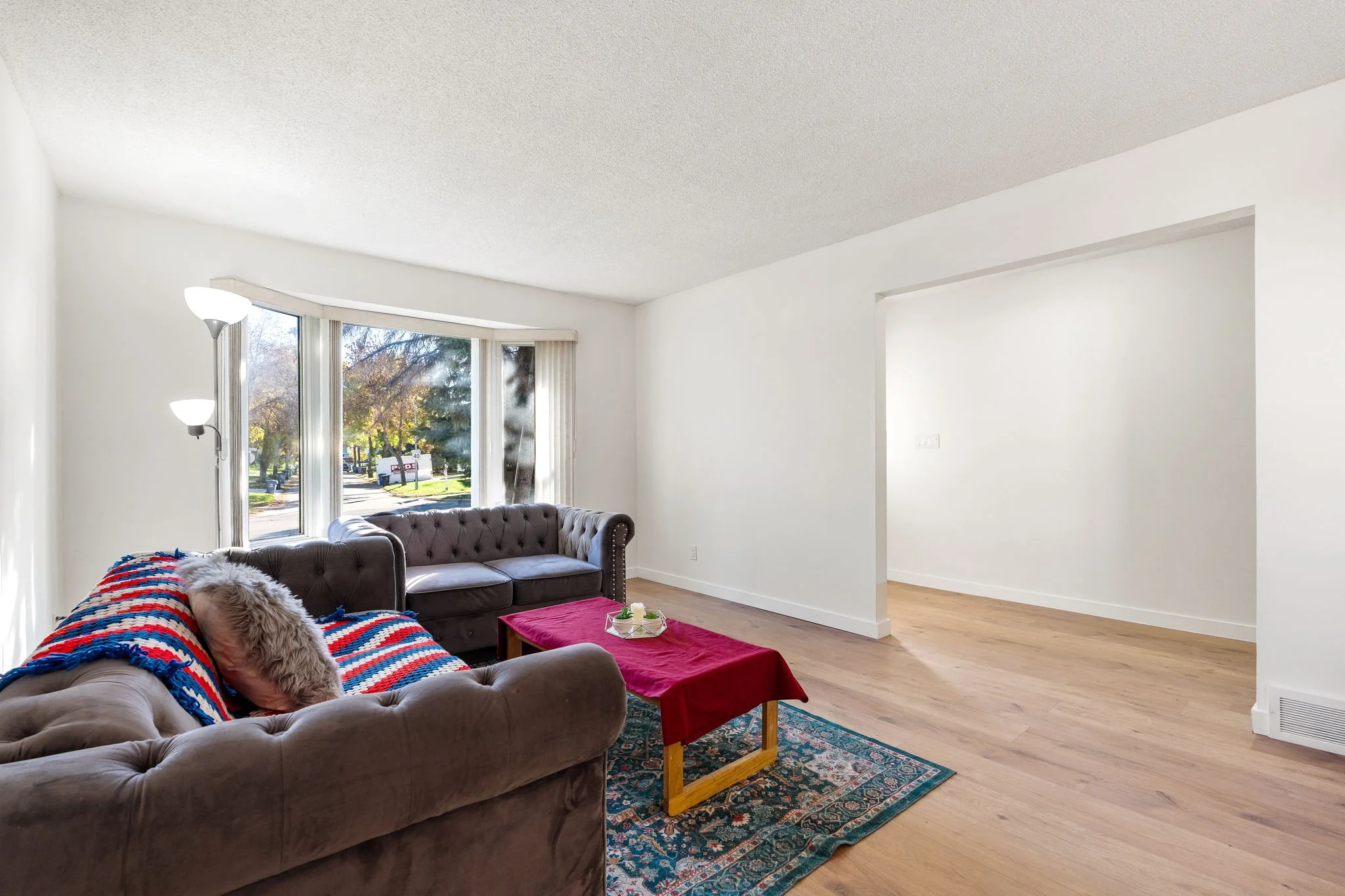 211 Kirkbridge Dr - Interior-3.jpg