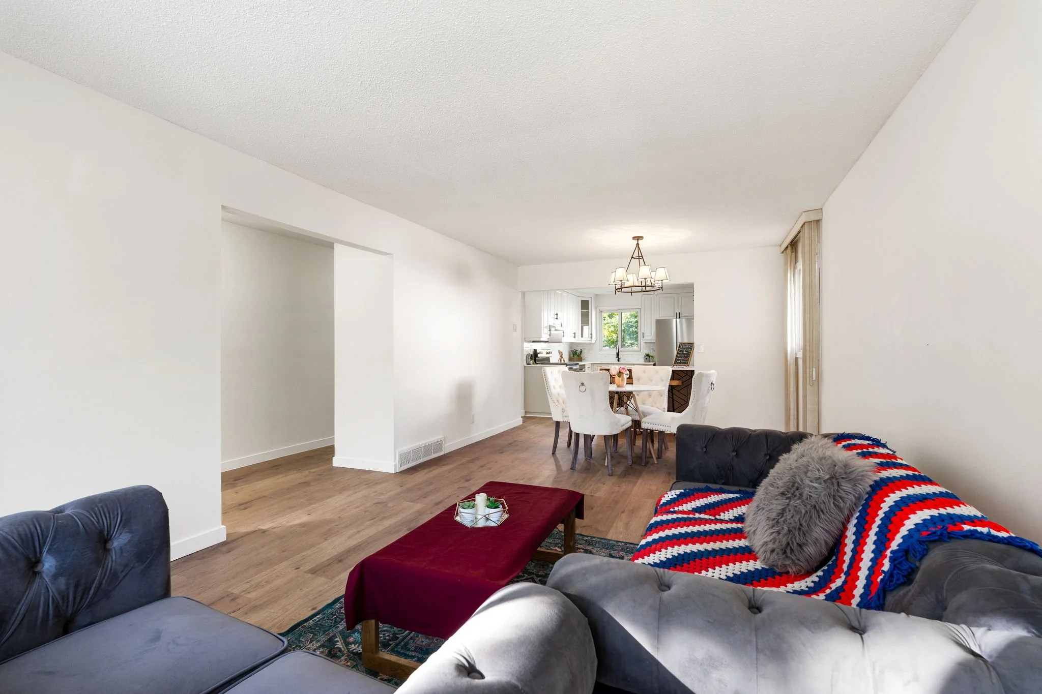 211 Kirkbridge Dr - Interior-5.jpg