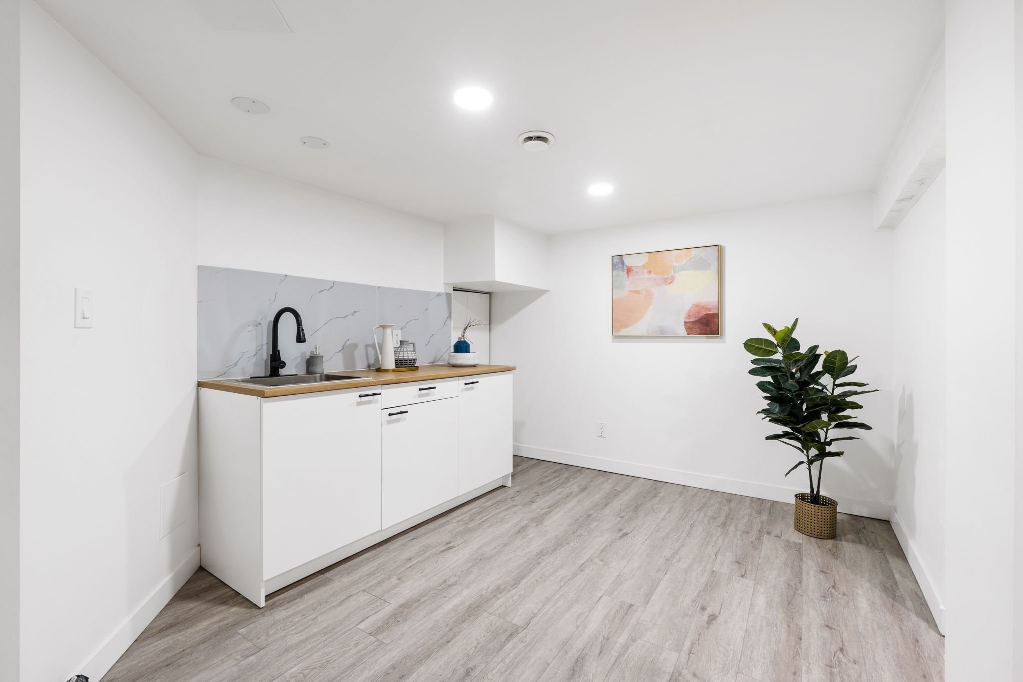 566 Cambridge St - Interior-20.jpg