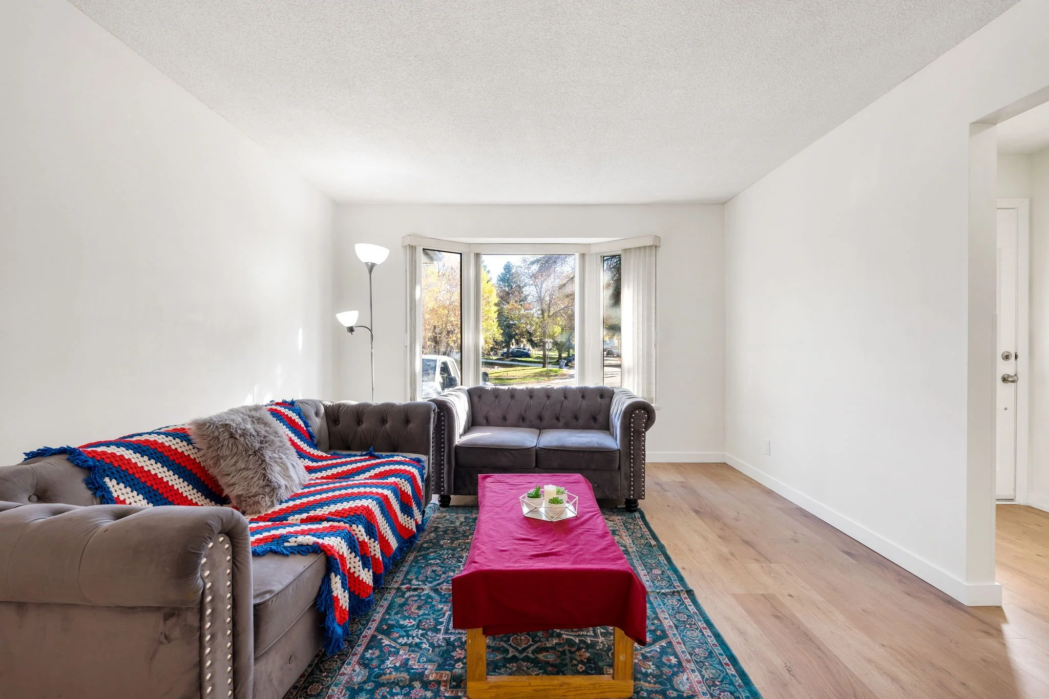 211 Kirkbridge Dr - Interior-4.jpg