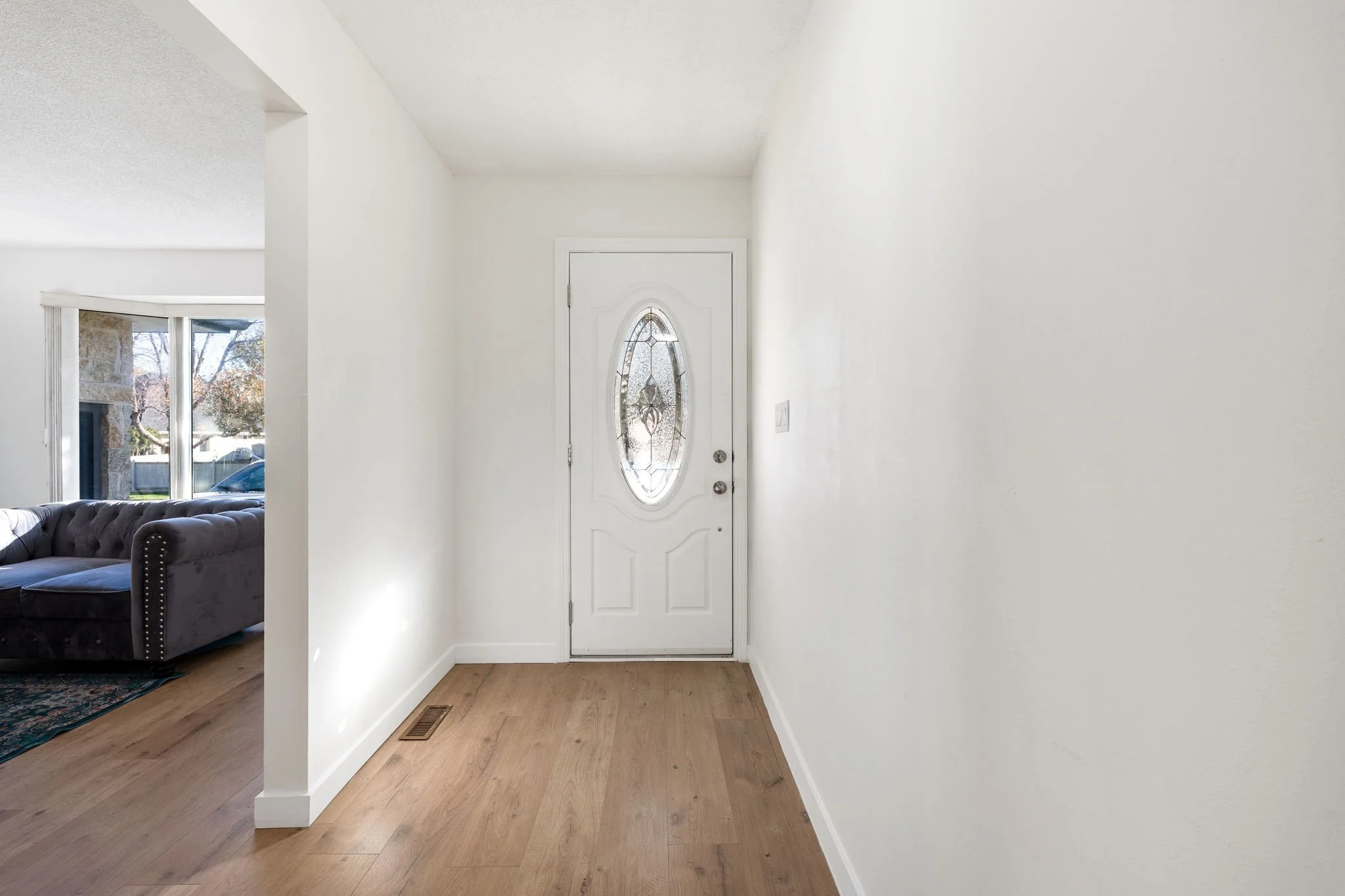211 Kirkbridge Dr - Interior-1.jpg