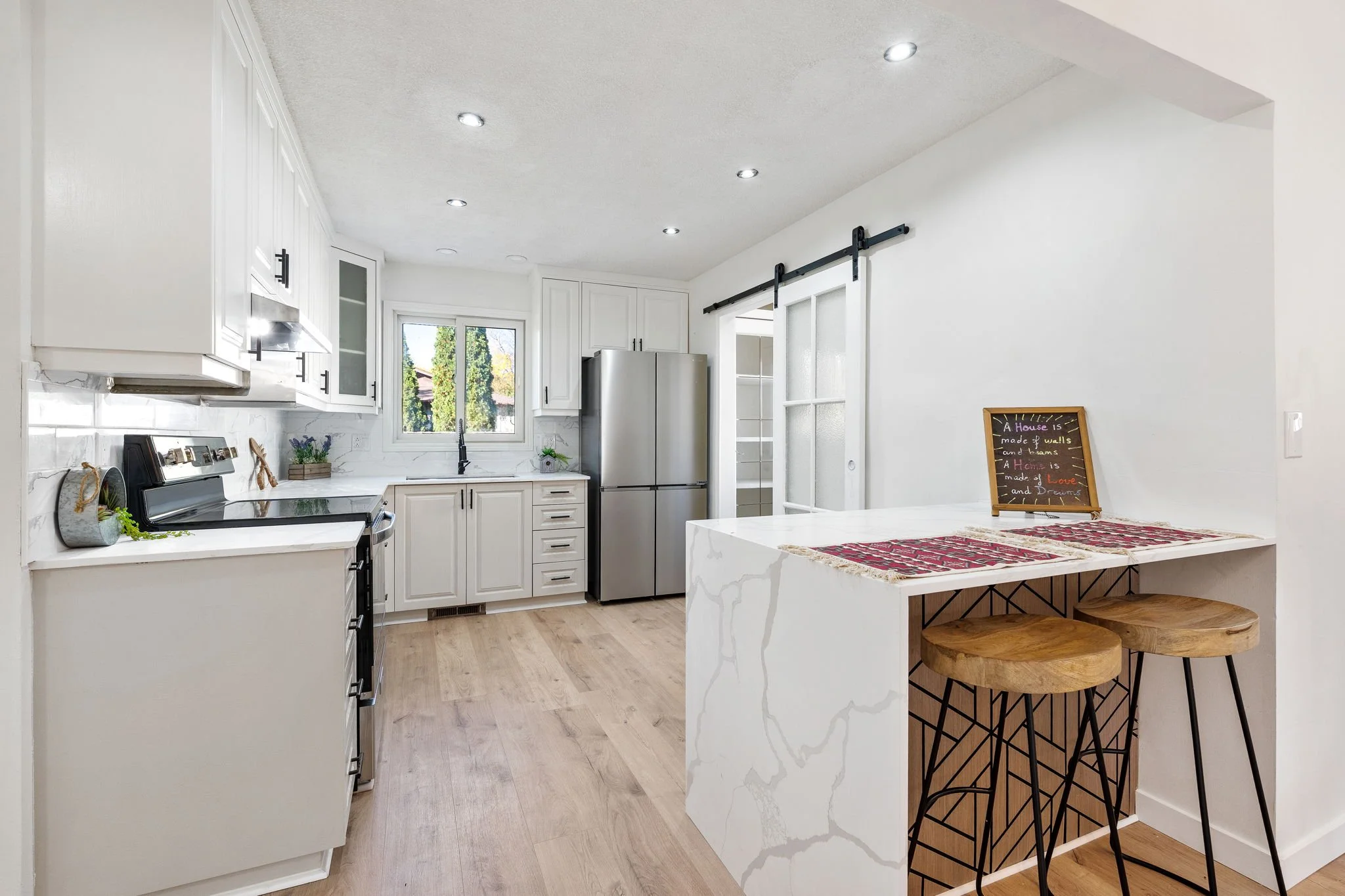 211 Kirkbridge Dr - Interior-8.jpg