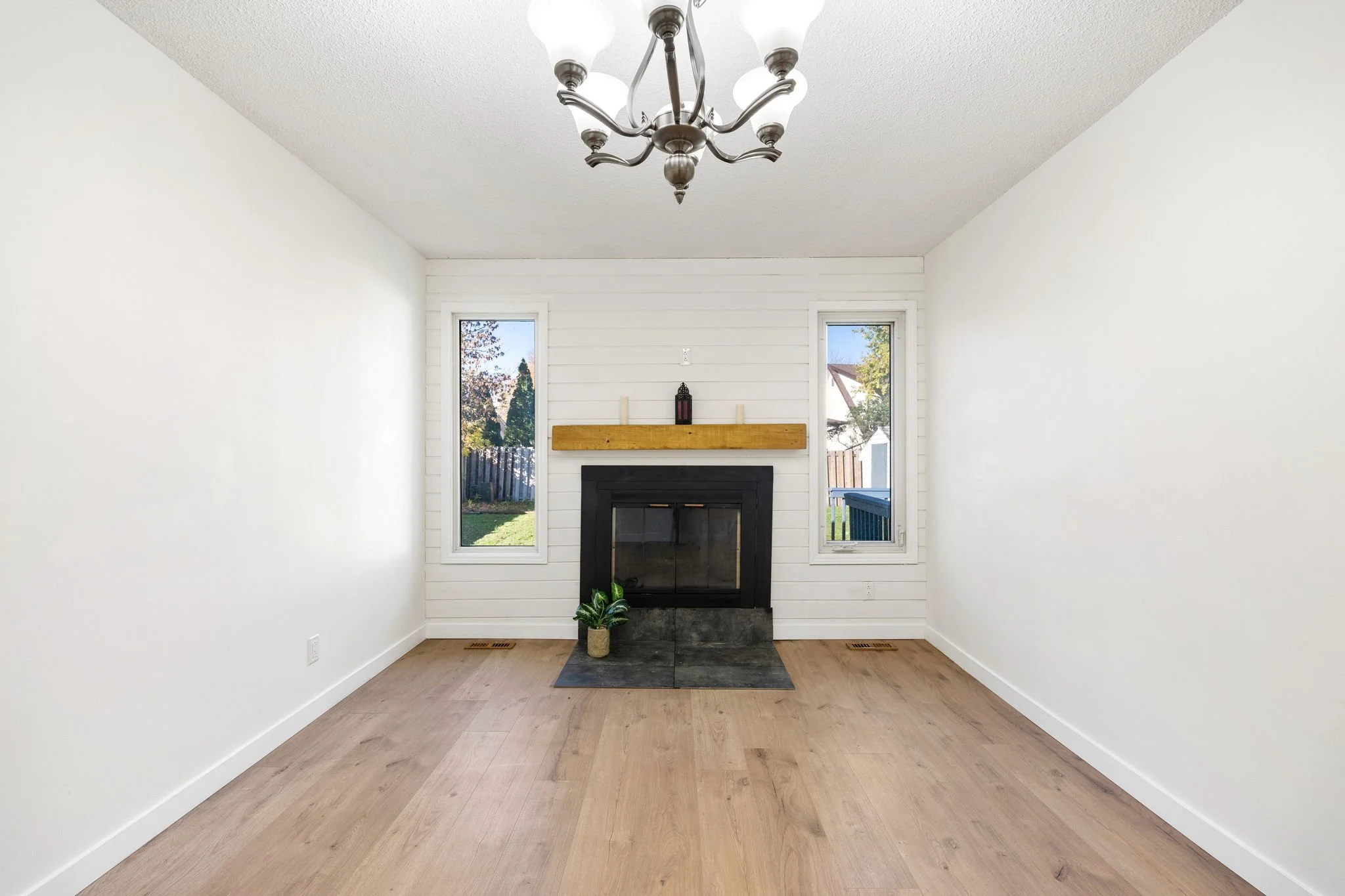 211 Kirkbridge Dr - Interior-14.jpg