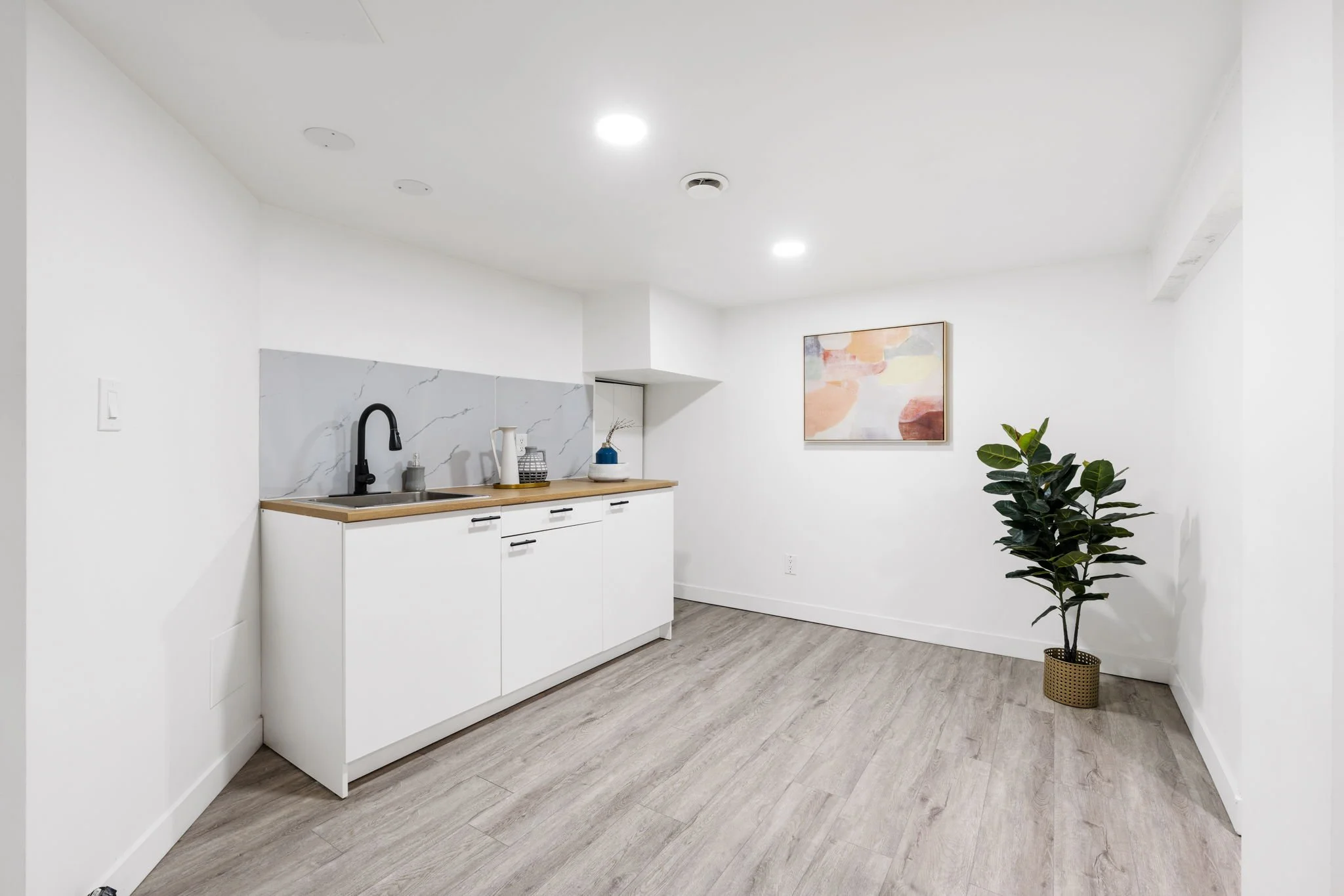 566 Cambridge St - Interior-20.jpg