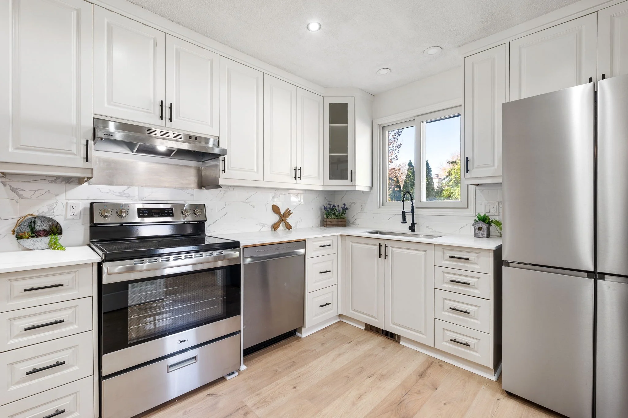 211 Kirkbridge Dr - Interior-10.jpg