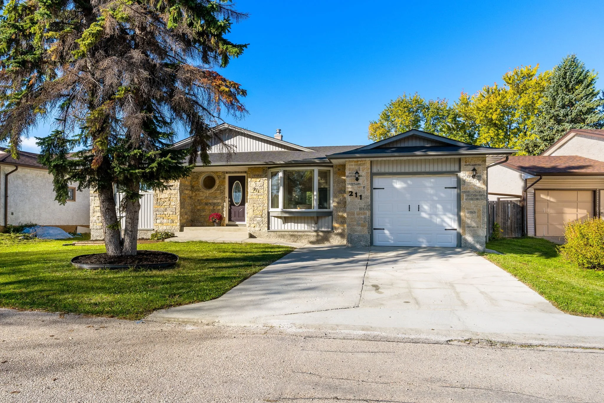 211 Kirkbridge Dr - Exterior-1.jpg