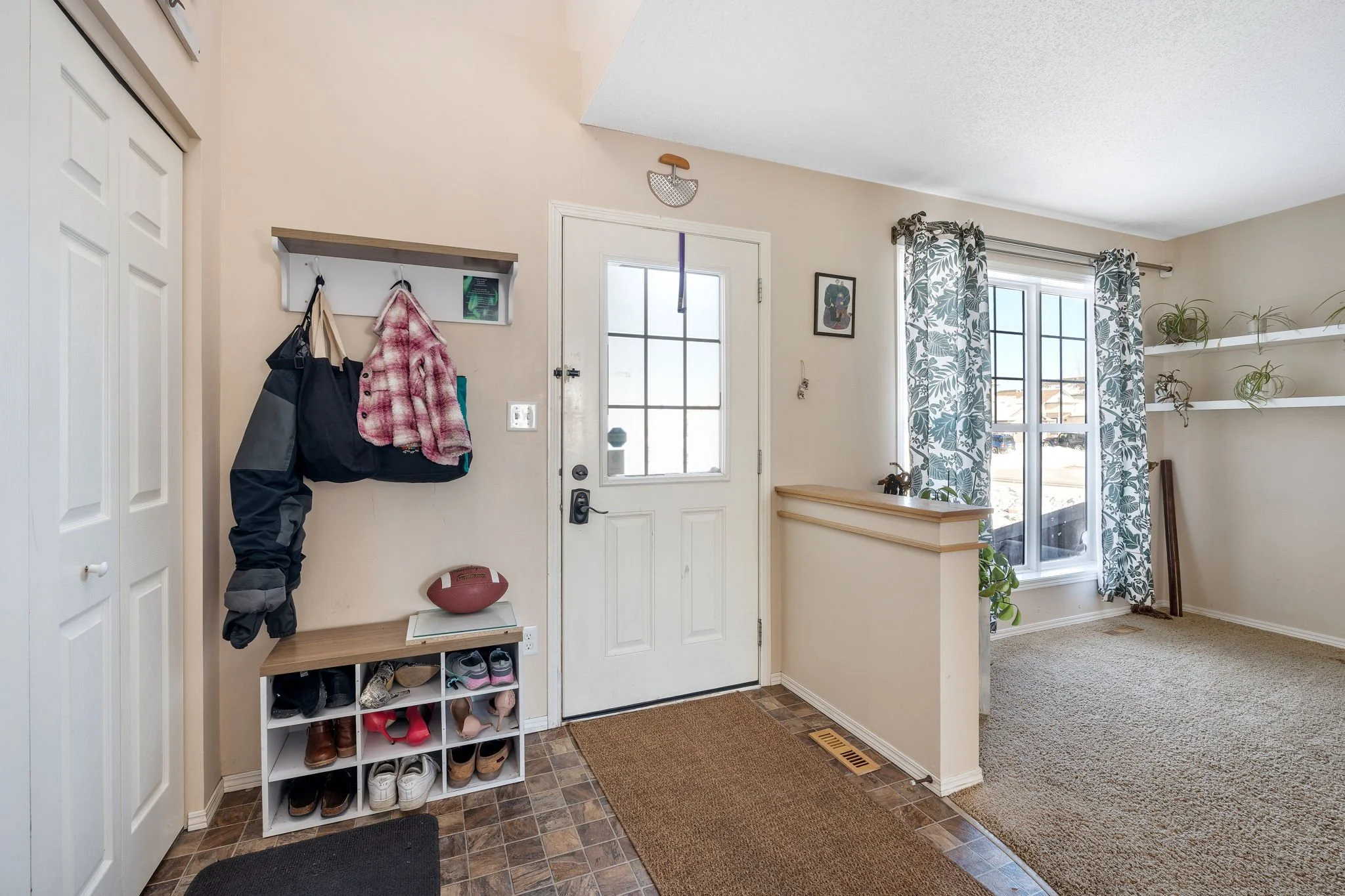 92 Blumm Cres - Interior-1.jpg