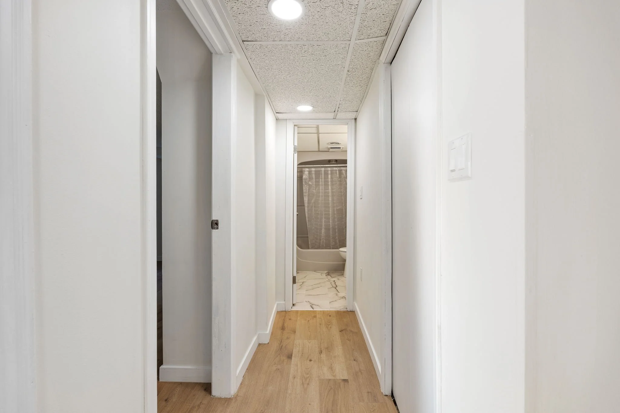211 Kirkbridge Dr - Interior-31.jpg