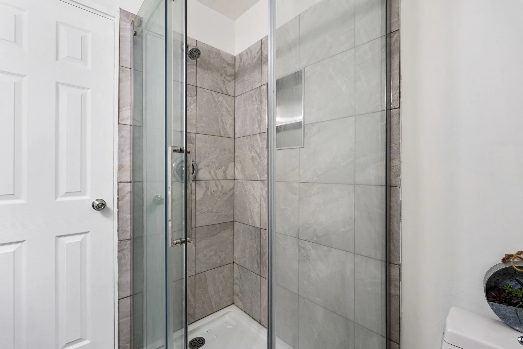 211 Kirkbridge Dr - Interior-20.jpg