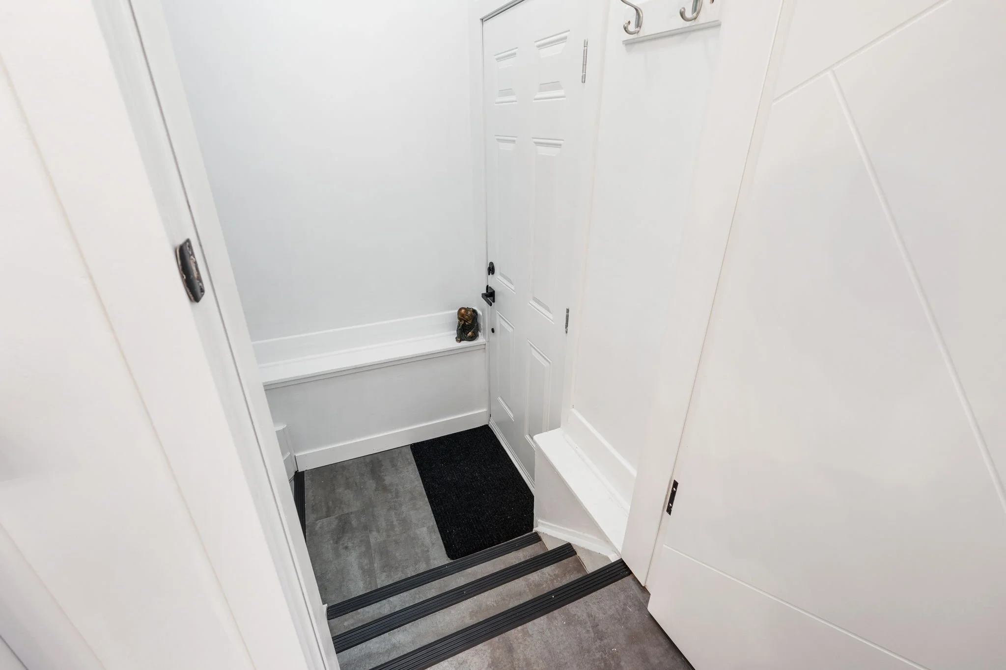 566 Cambridge St - Interior-18.jpg