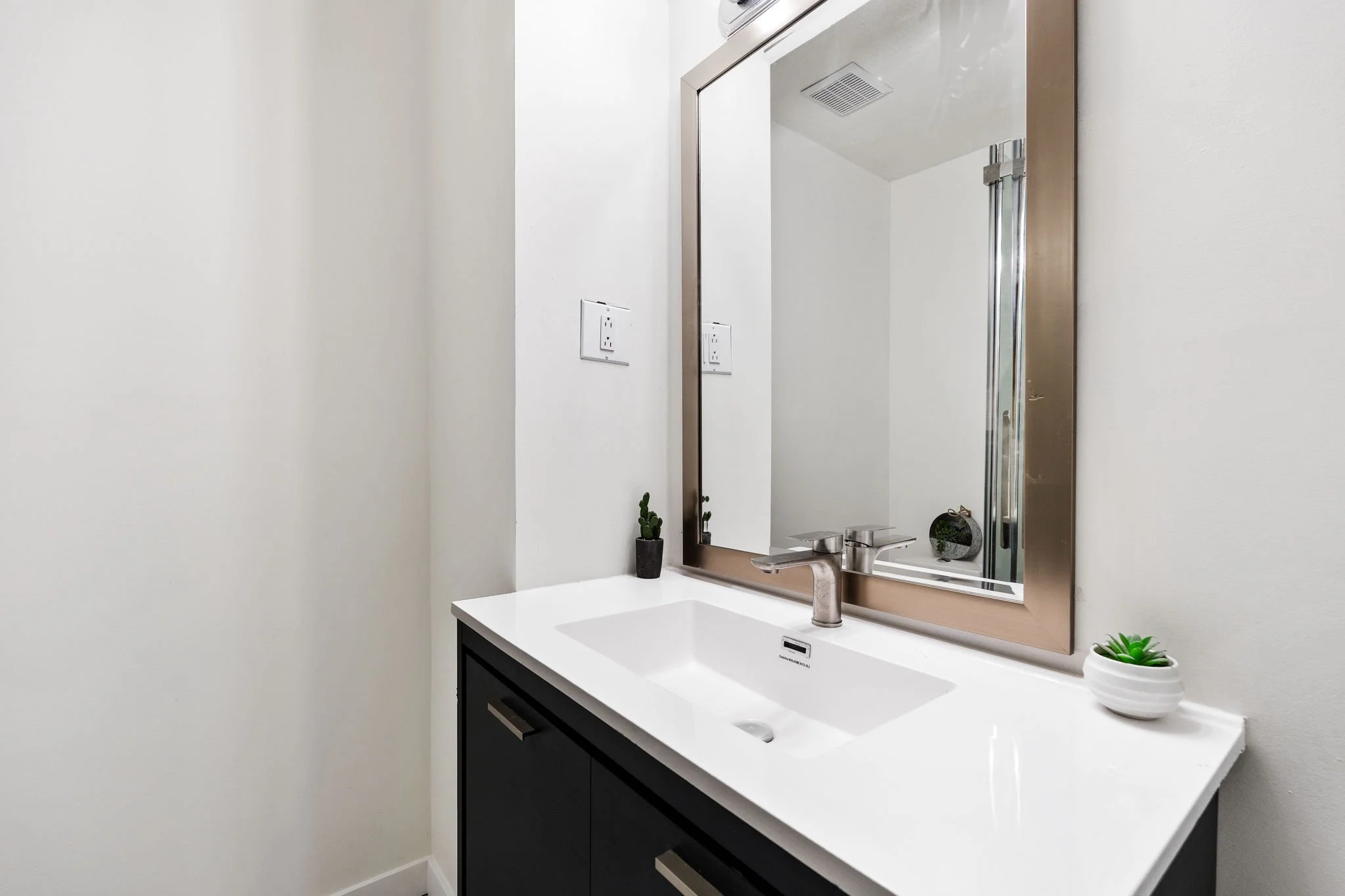 211 Kirkbridge Dr - Interior-19.jpg