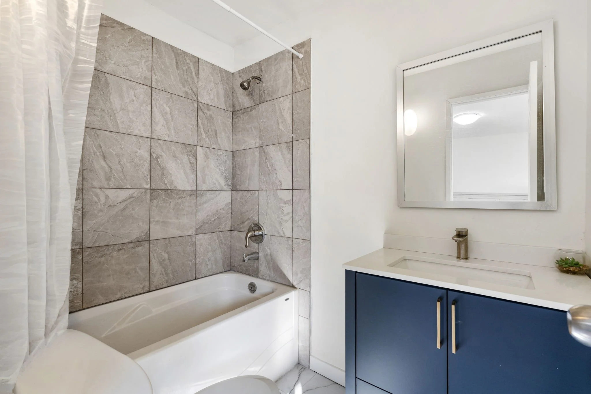 211 Kirkbridge Dr - Interior-24.jpg
