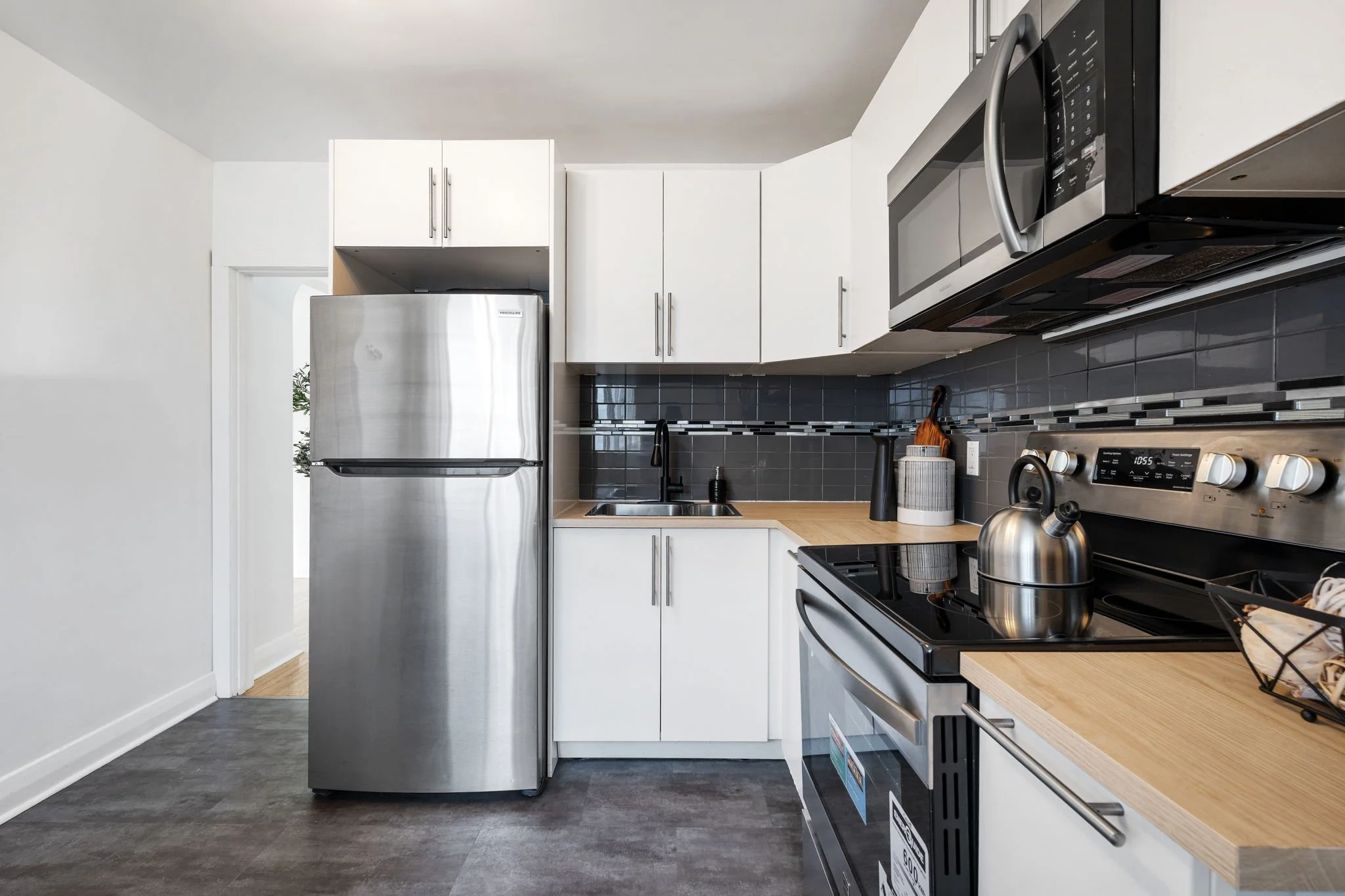 566 Cambridge St - Interior-9.jpg