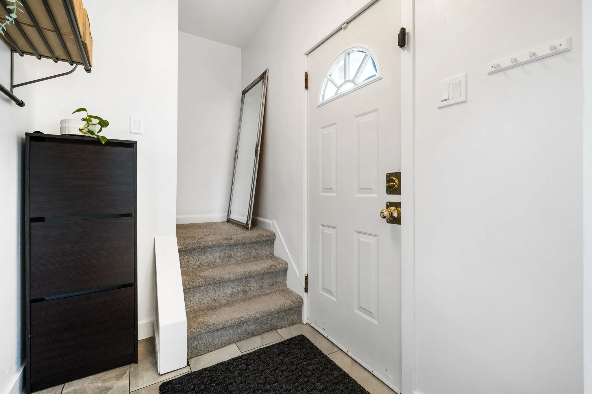 177 Gordon Ave - Interior-1.jpg