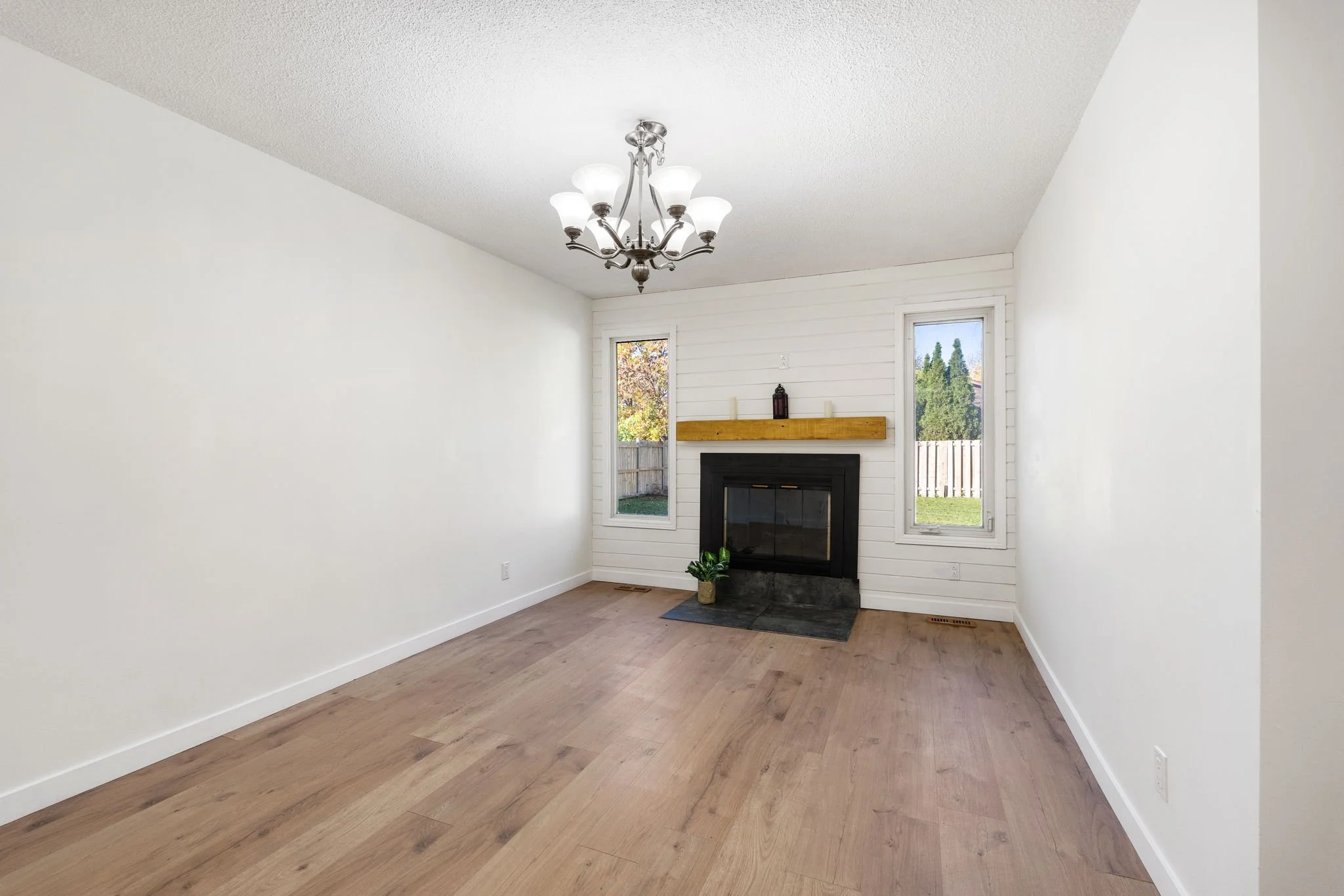 211 Kirkbridge Dr - Interior-13.jpg