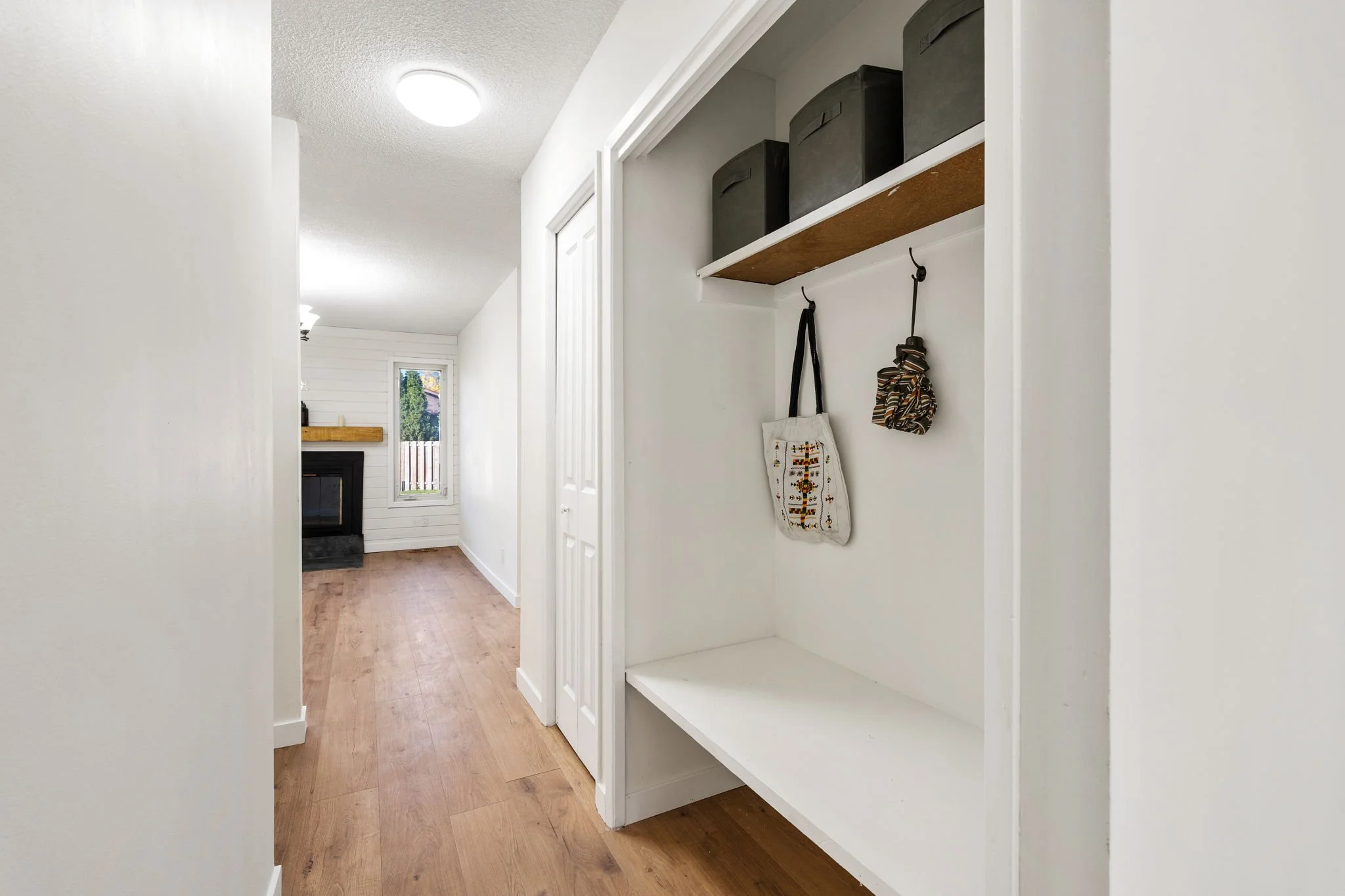 211 Kirkbridge Dr - Interior-16.jpg