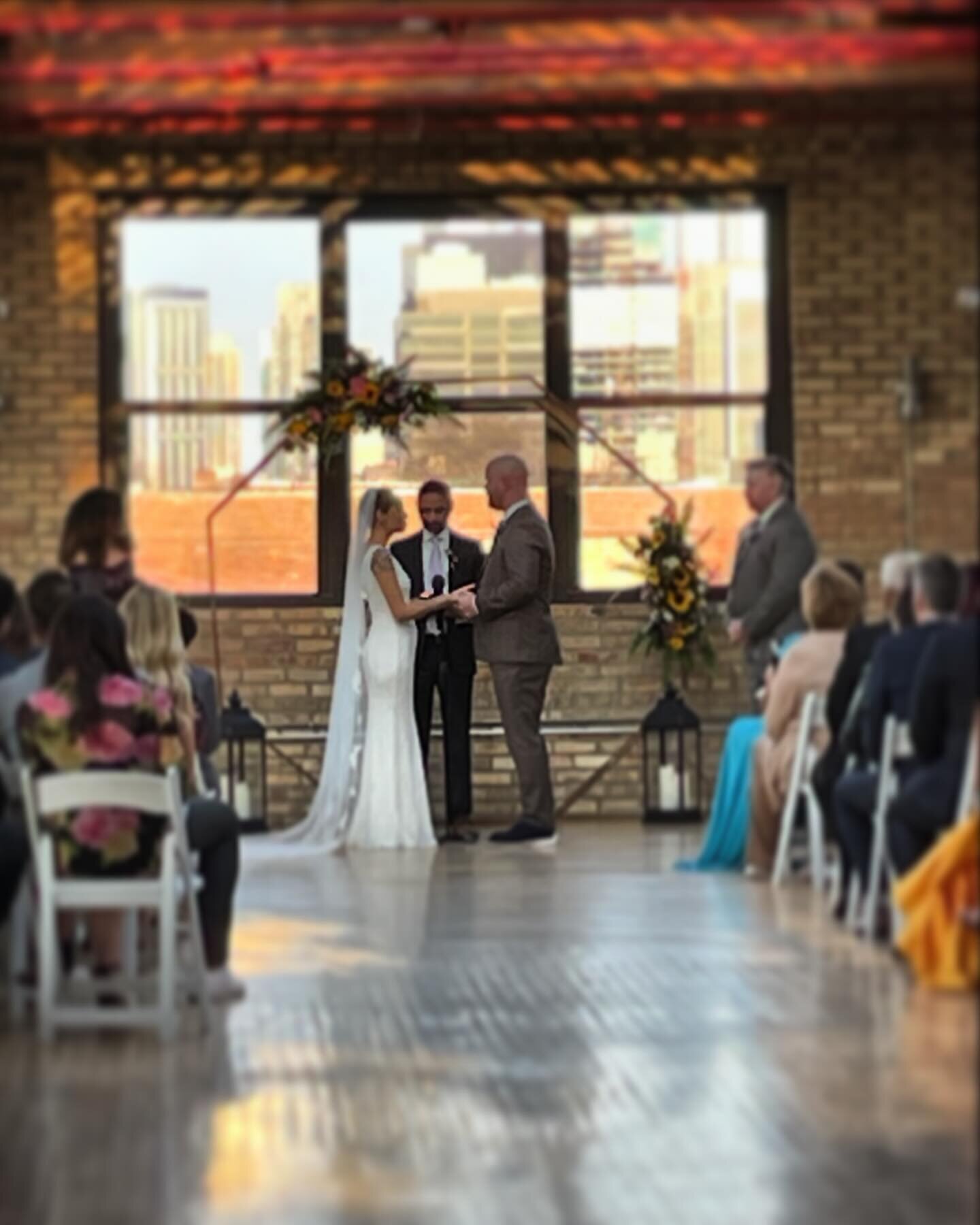 Happy anniversary to Brittan and Ben!! 

Being a part of their special day was truly amazing, and I got to plan a ton with Ben, who was truly a dream in knowing EXACTLY what he wanted- good food, great music, and to just be married to Brittan ❤️ 🐝 
